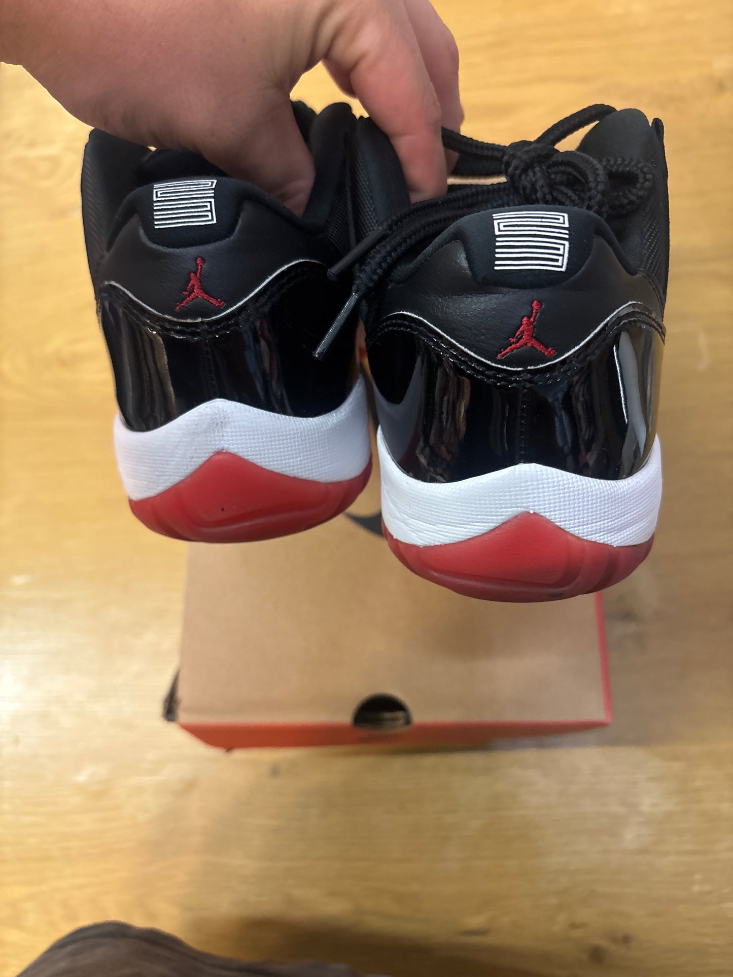 JORDAN 11 LOW BRED 2025 Used Sz 10