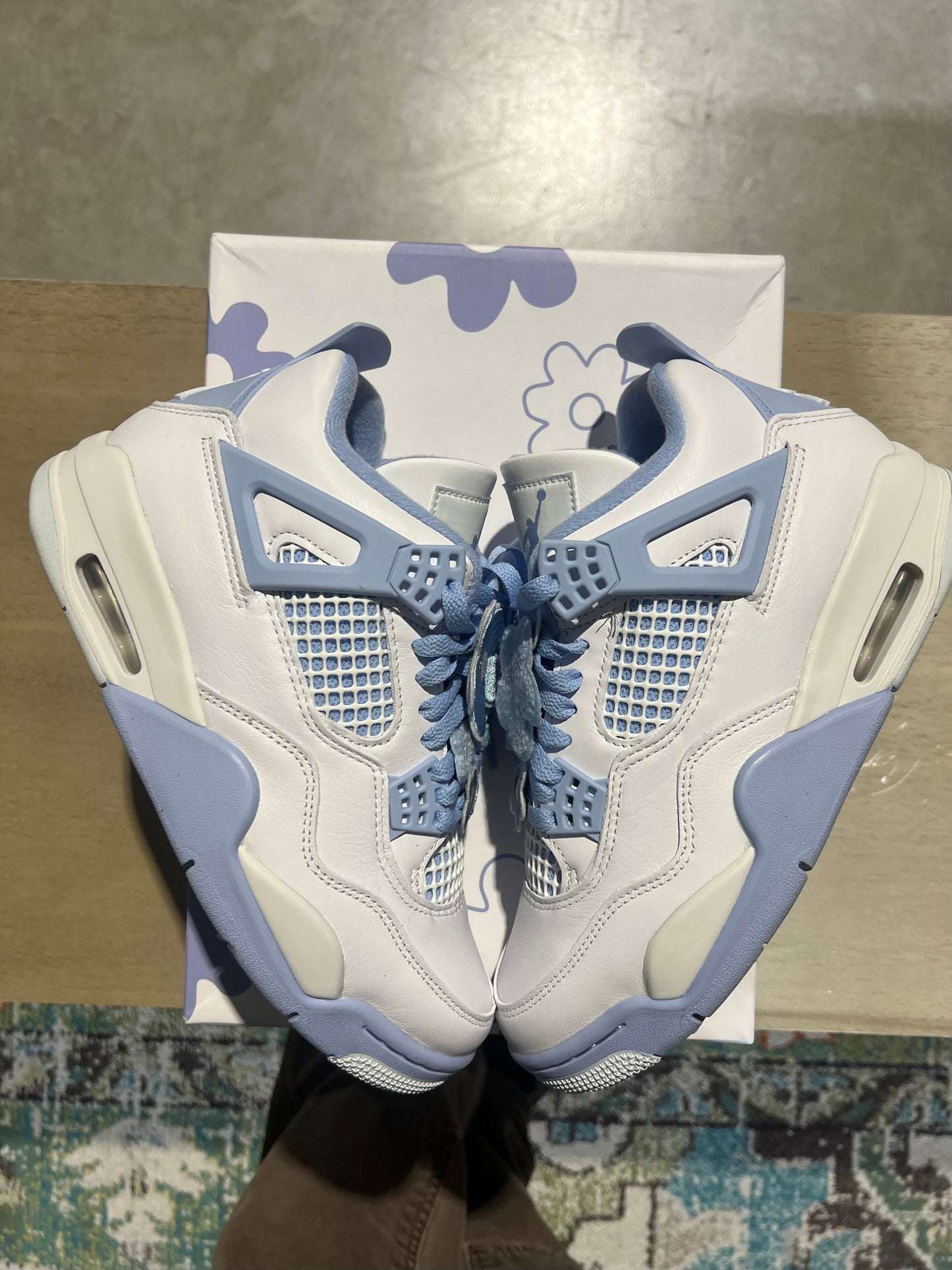 WMNS Jordan 4 forget me not used sz 7.5W