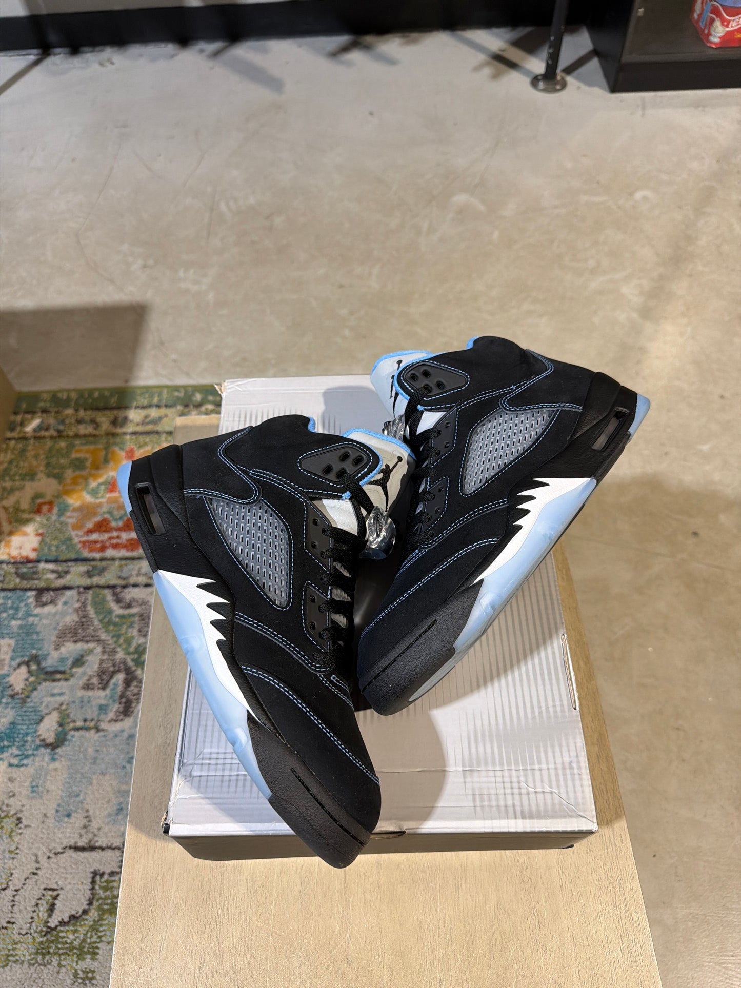 Jordan 5 Black University Blue Used Sz 9.5