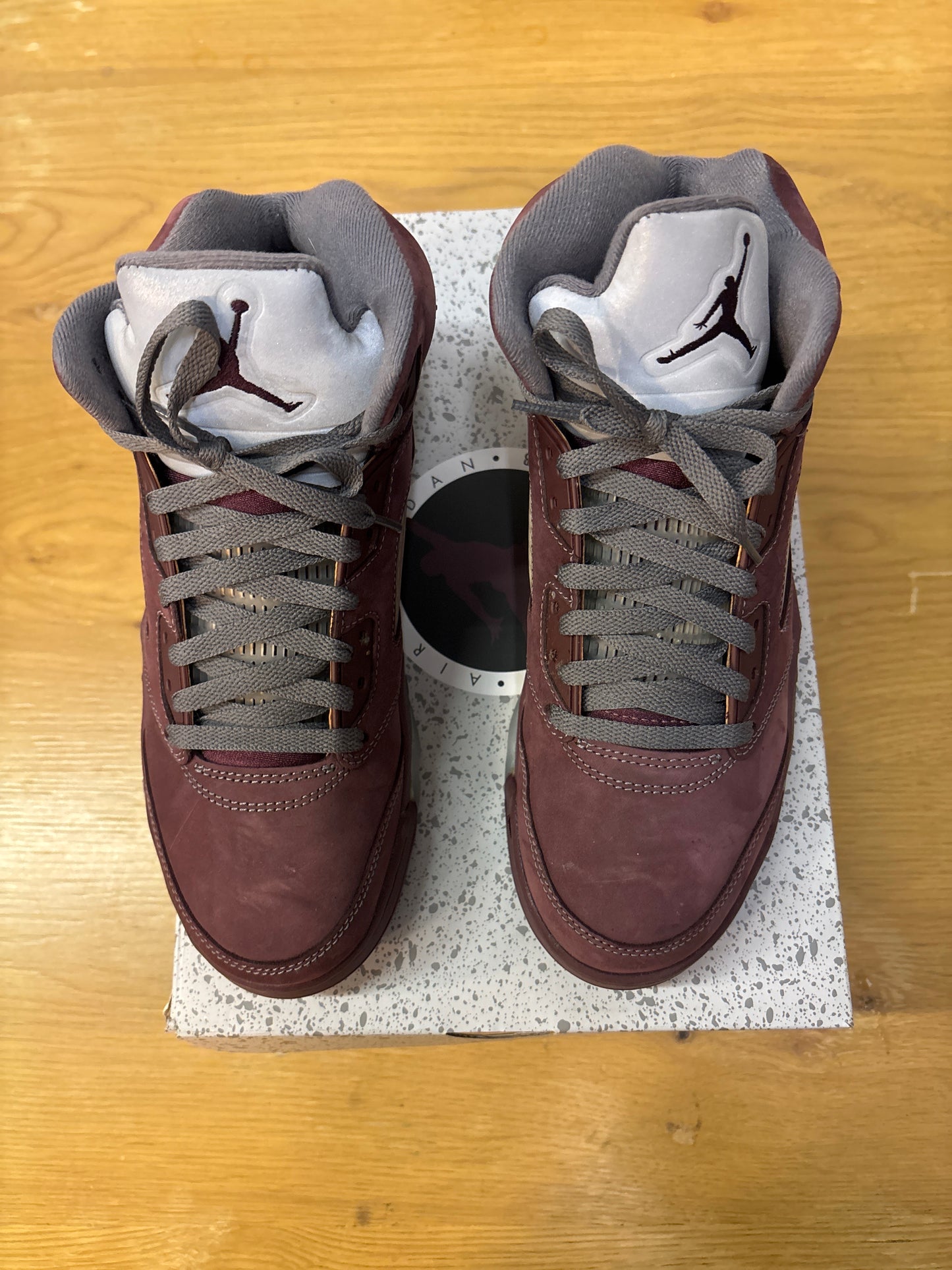 Jordan 5 burgundy used sz 8.5