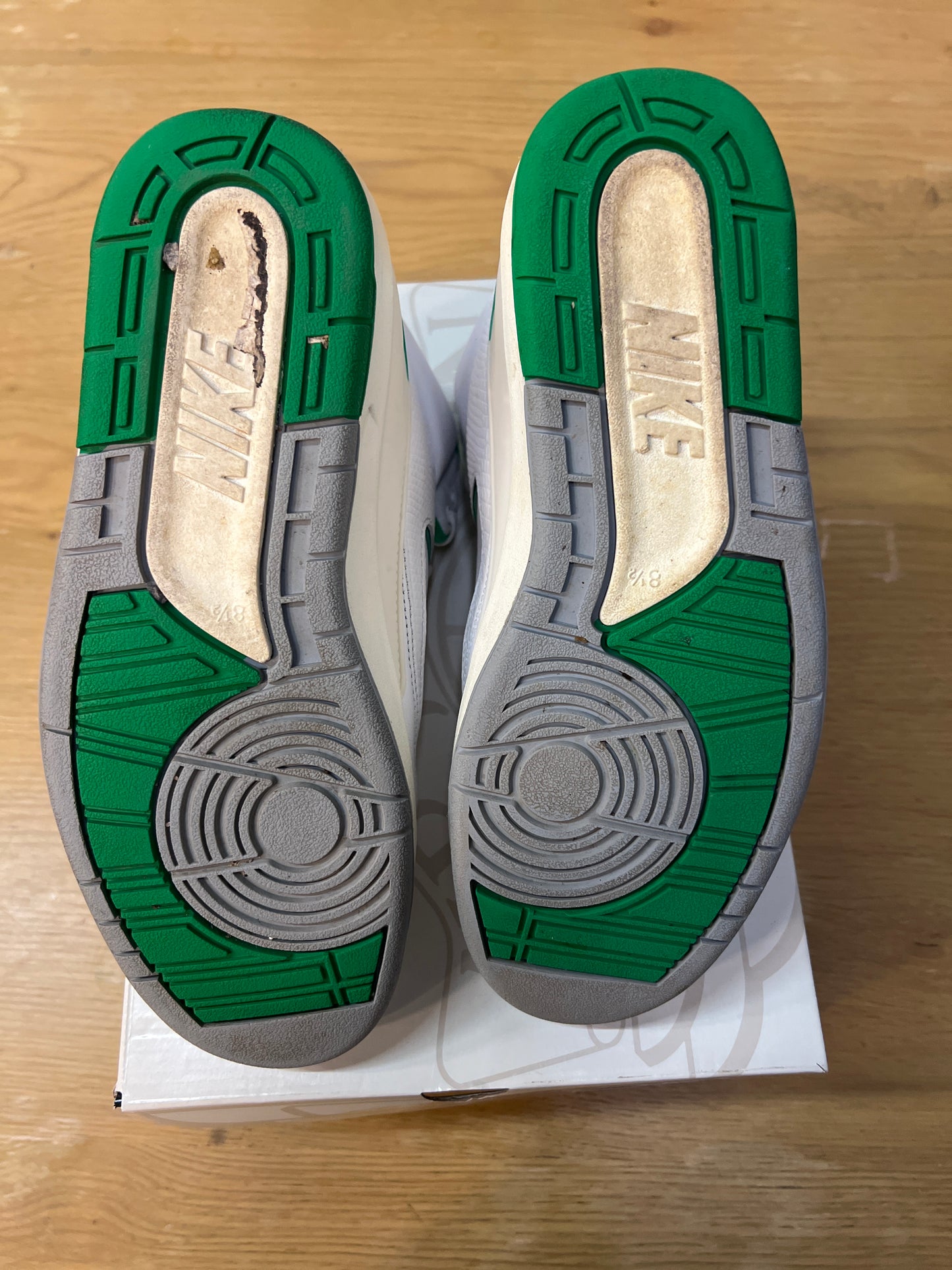 Jordan 2 lucky green used Sz 8.5