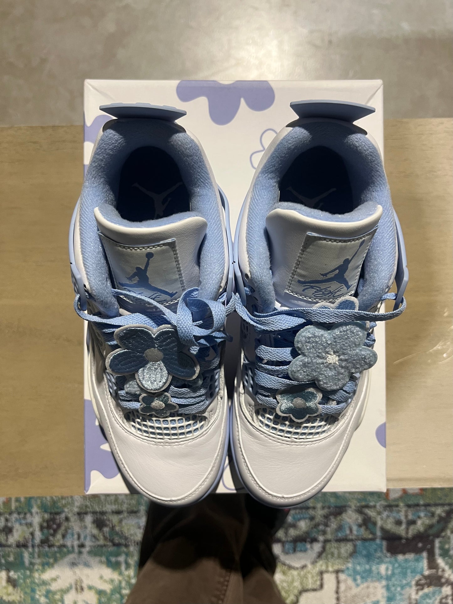 WMNS Jordan 4 forget me not used sz 7.5W