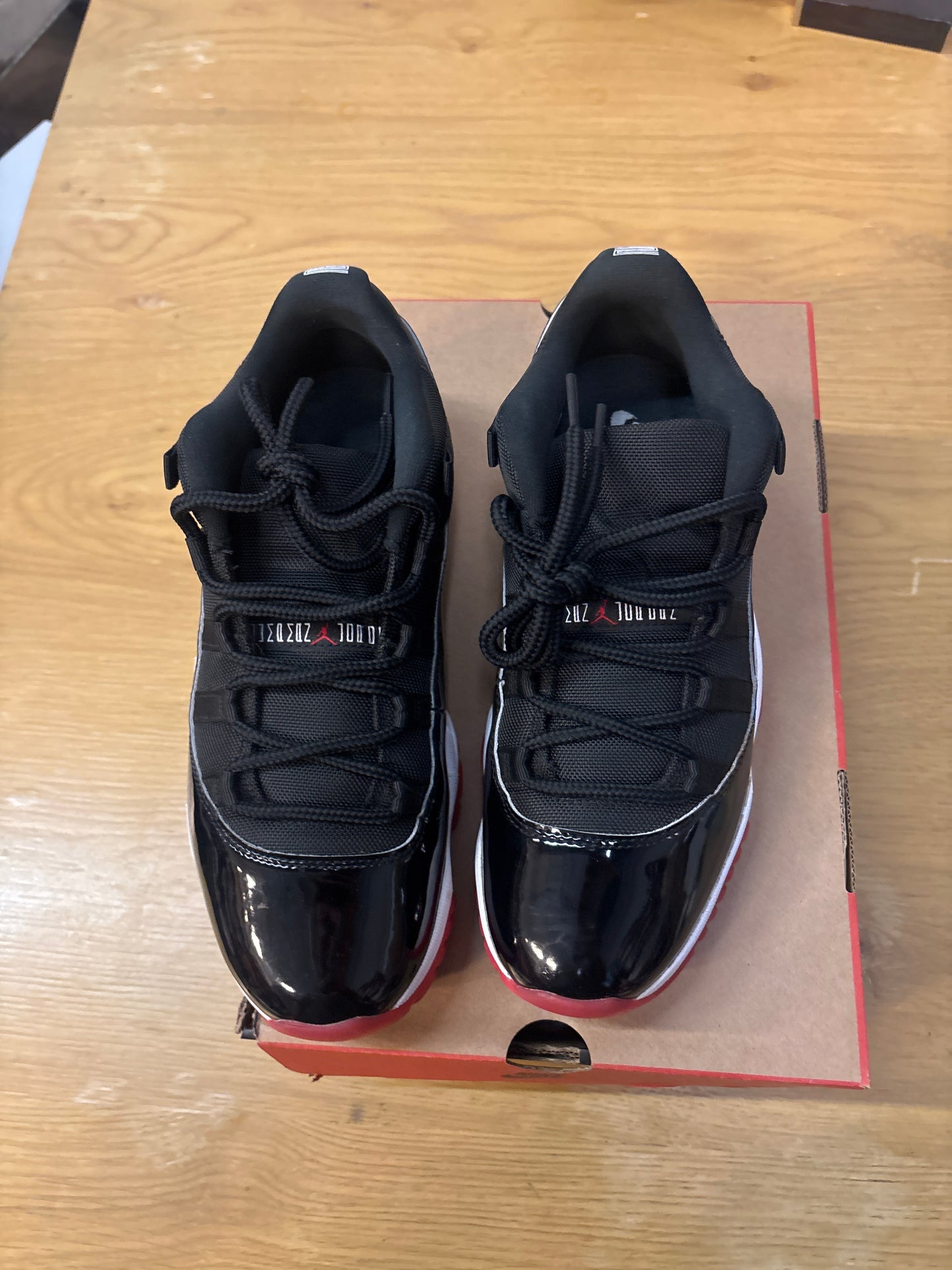 JORDAN 11 LOW BRED 2025 Used Sz 10