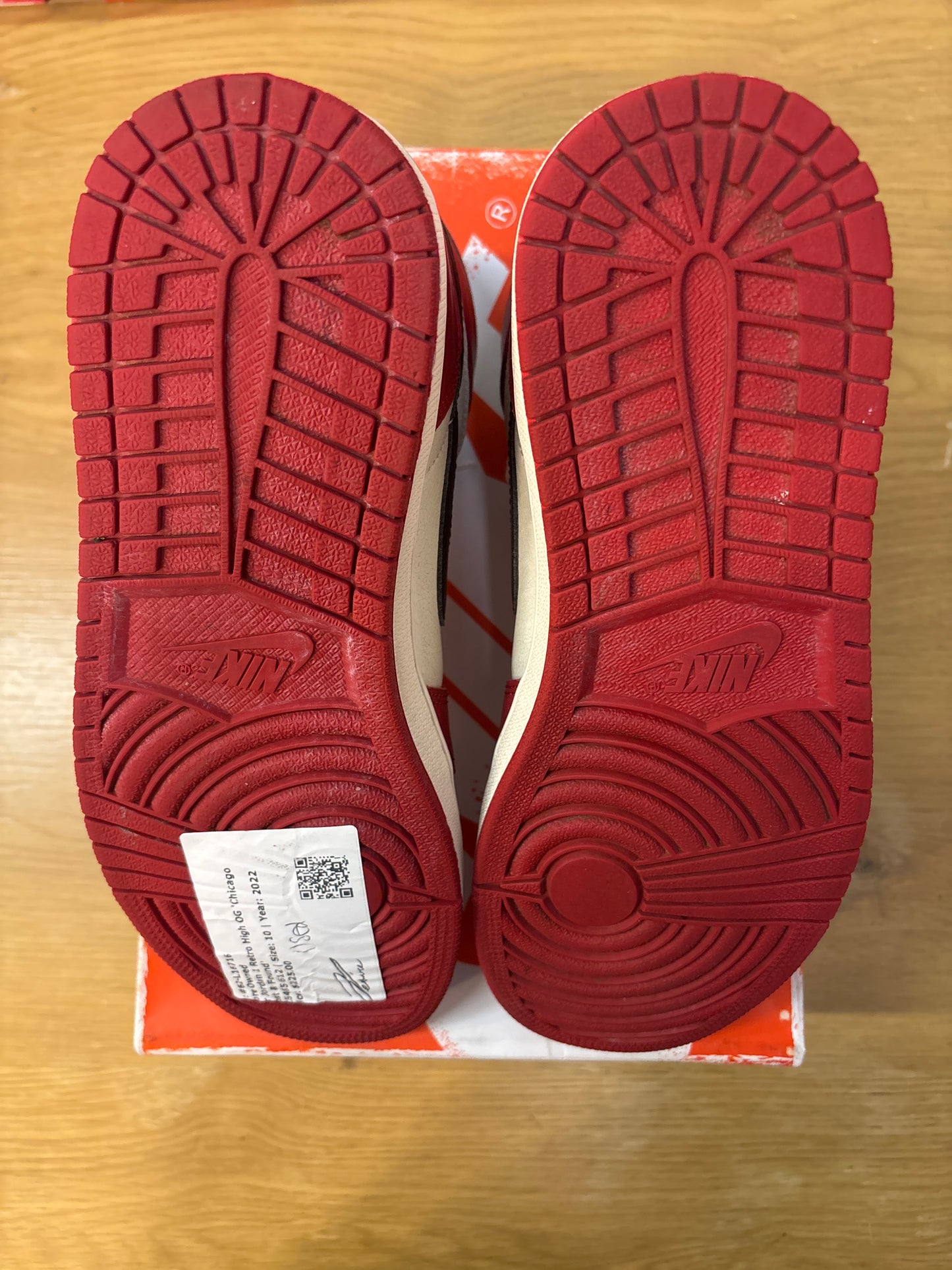 JORDAN 1 HIGH CHICAGO LOST AND FOUND USED SZ 10 (2)
