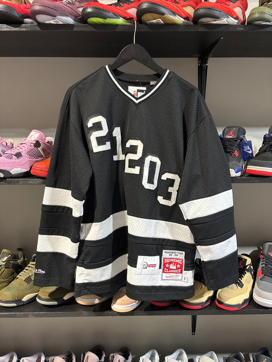 supreme wtaps black and white hockey jersey