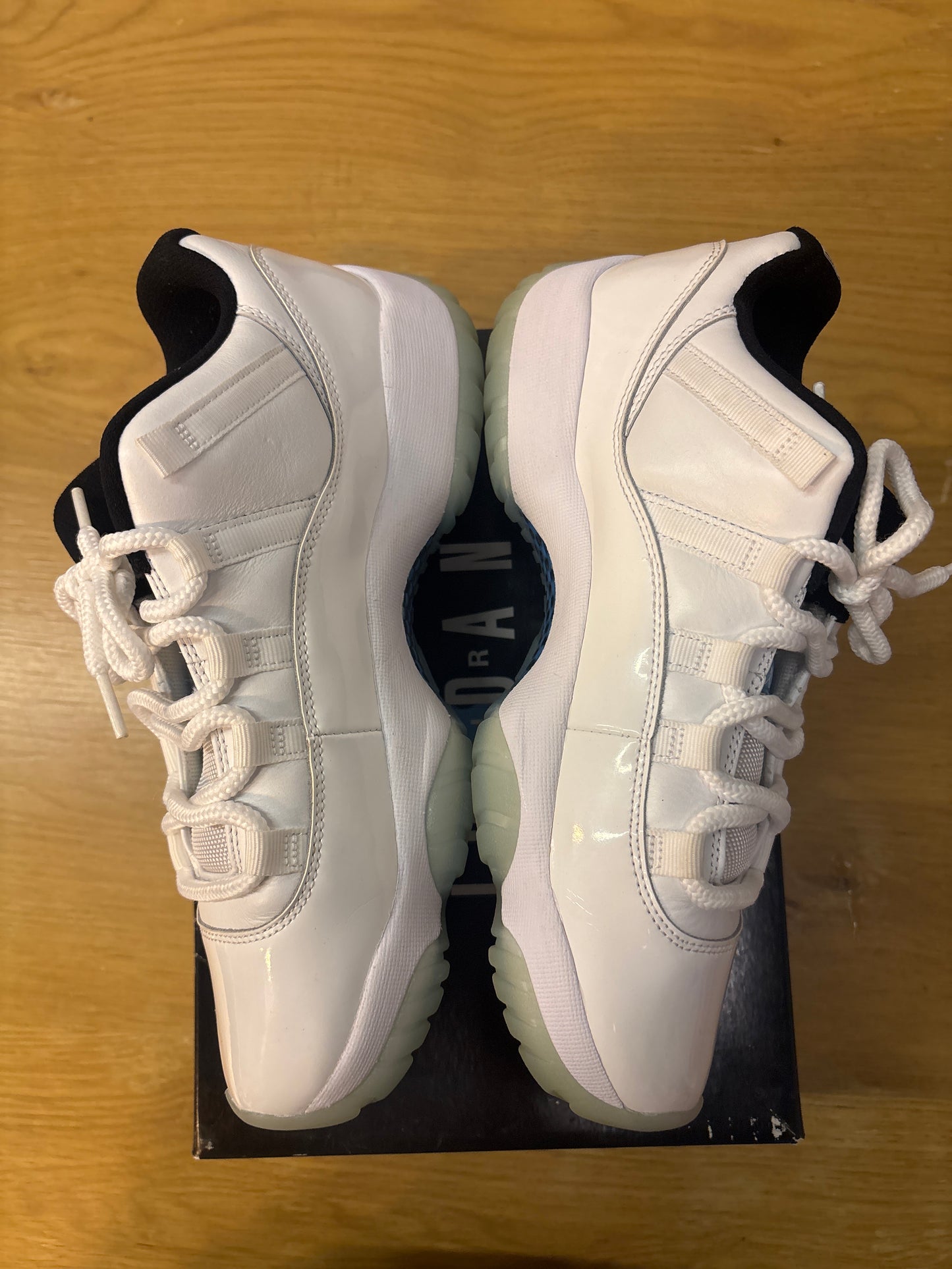 JORDAN 11 LOW LEGEND BLUE Used Sz 8.5