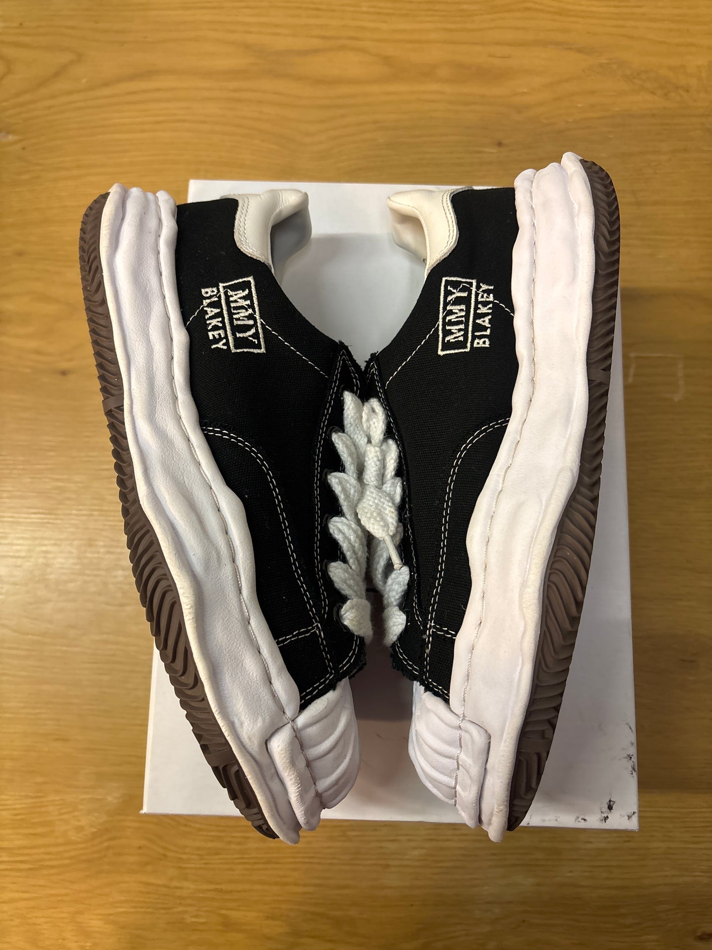 Maison mihara white and black Blakey used Sz 10