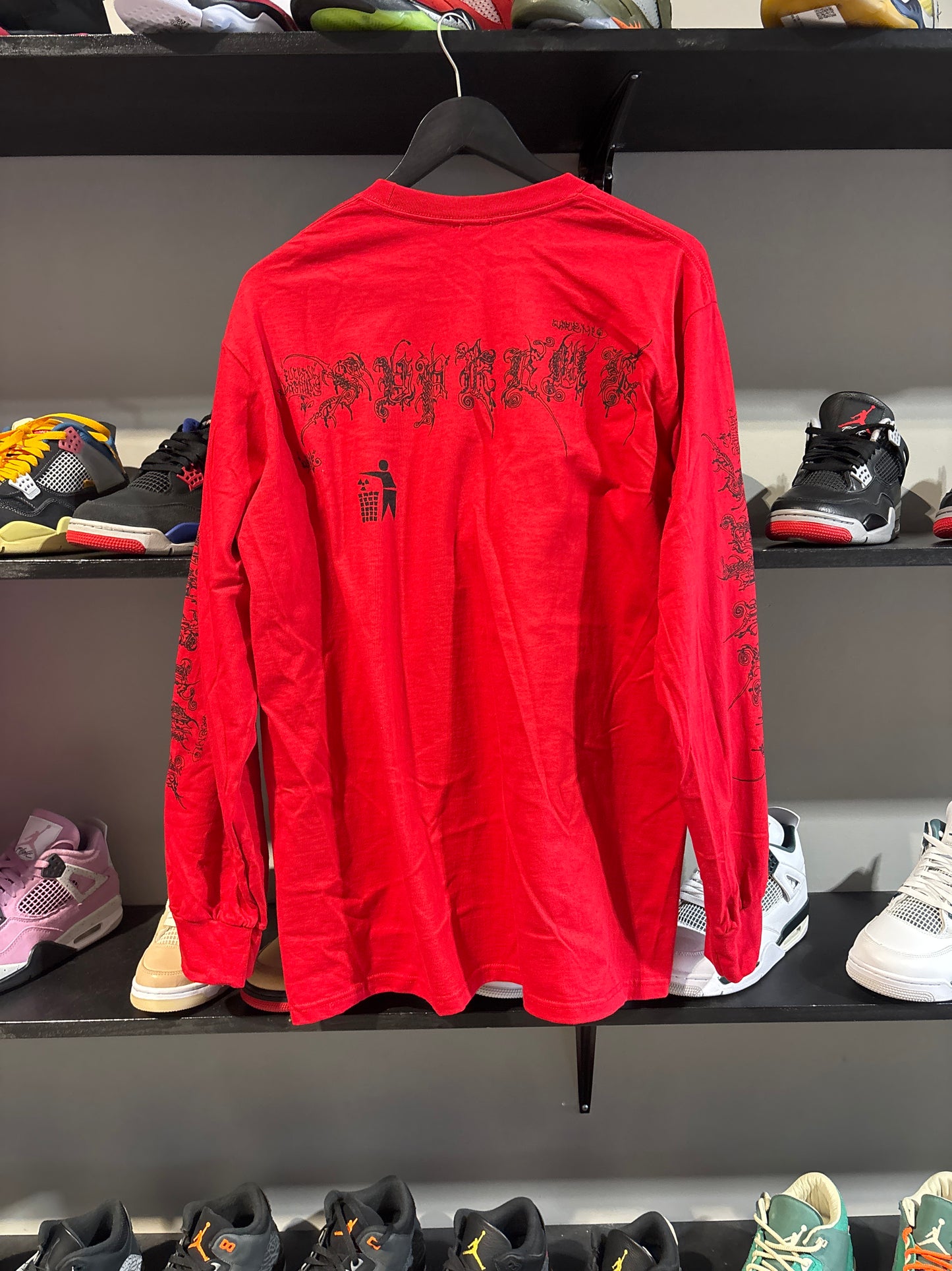 SUPREME WOMBAT L/S TEE RED