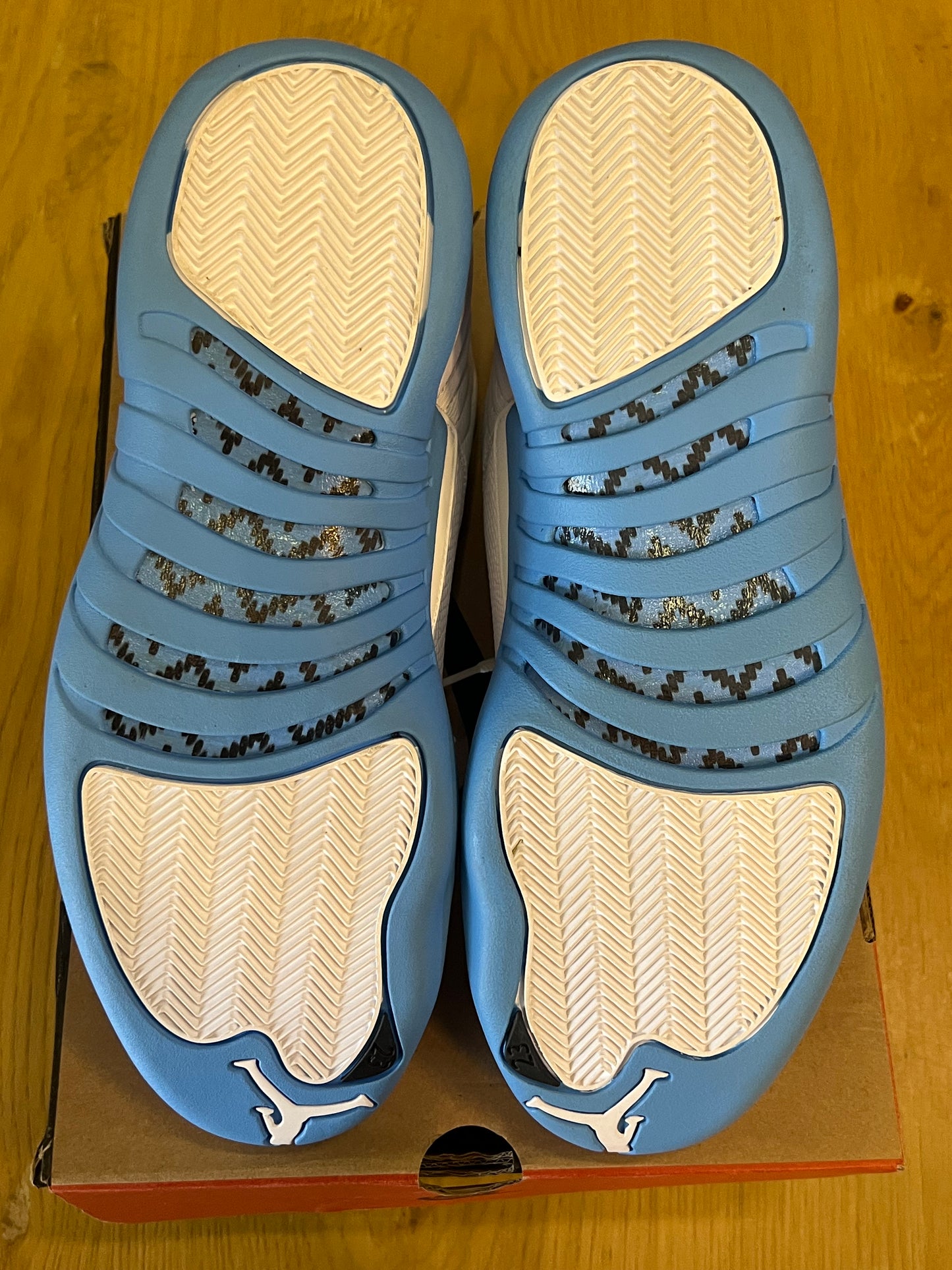 AIR JORDAN 12 RETRO MELO Used Sz 12