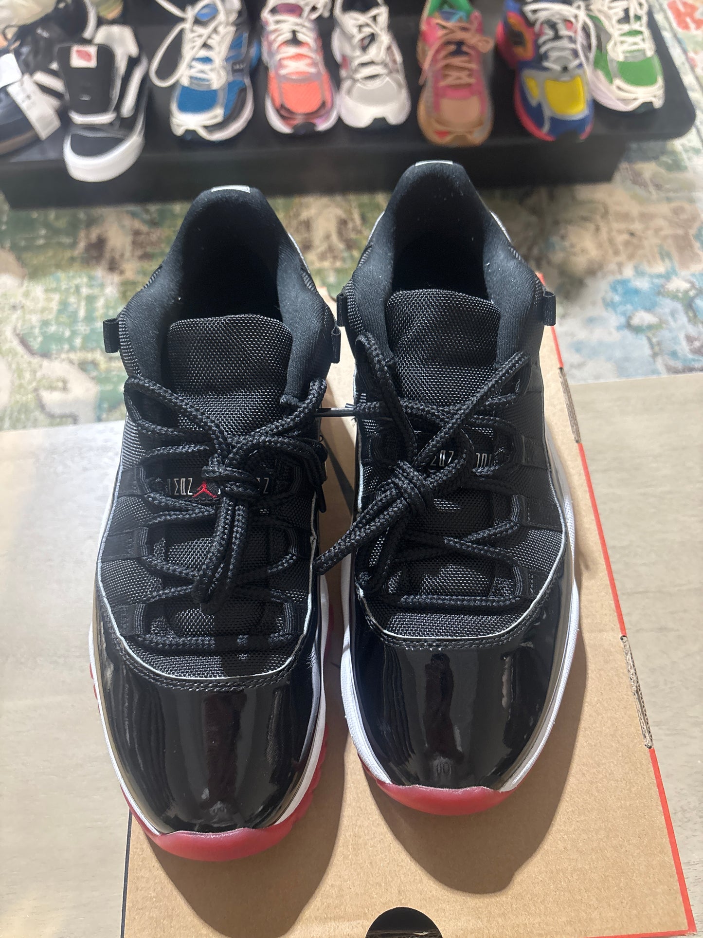 Jordan 11 bred low used sz 9