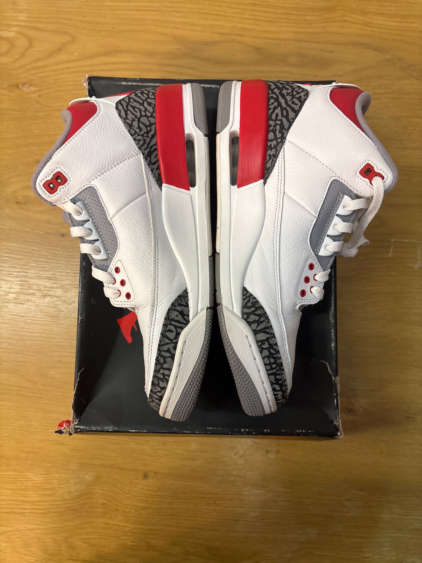 Jordan 3 fire red used Sz 10.5