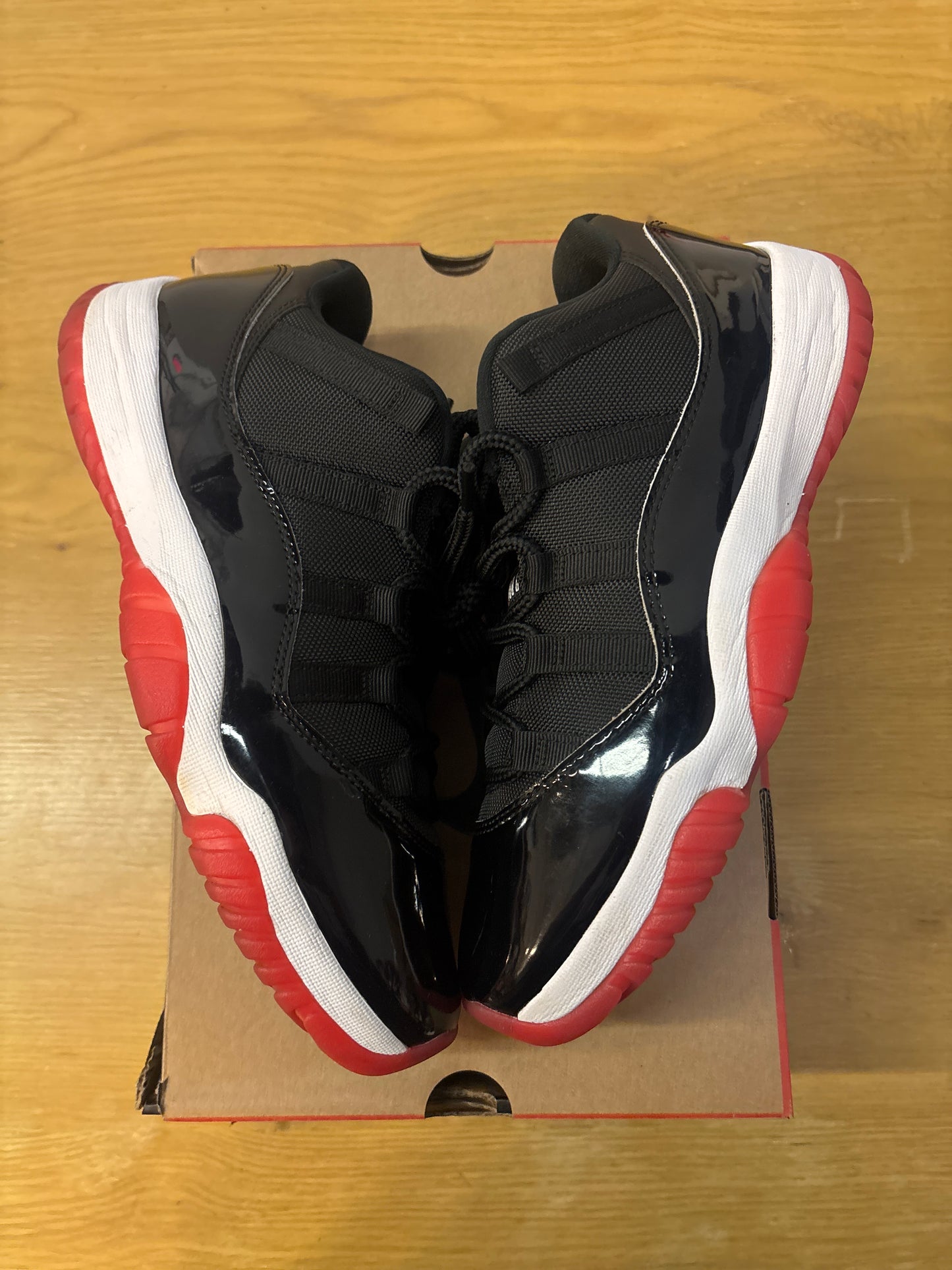 JORDAN 11 LOW BRED 2025 Used Sz 10