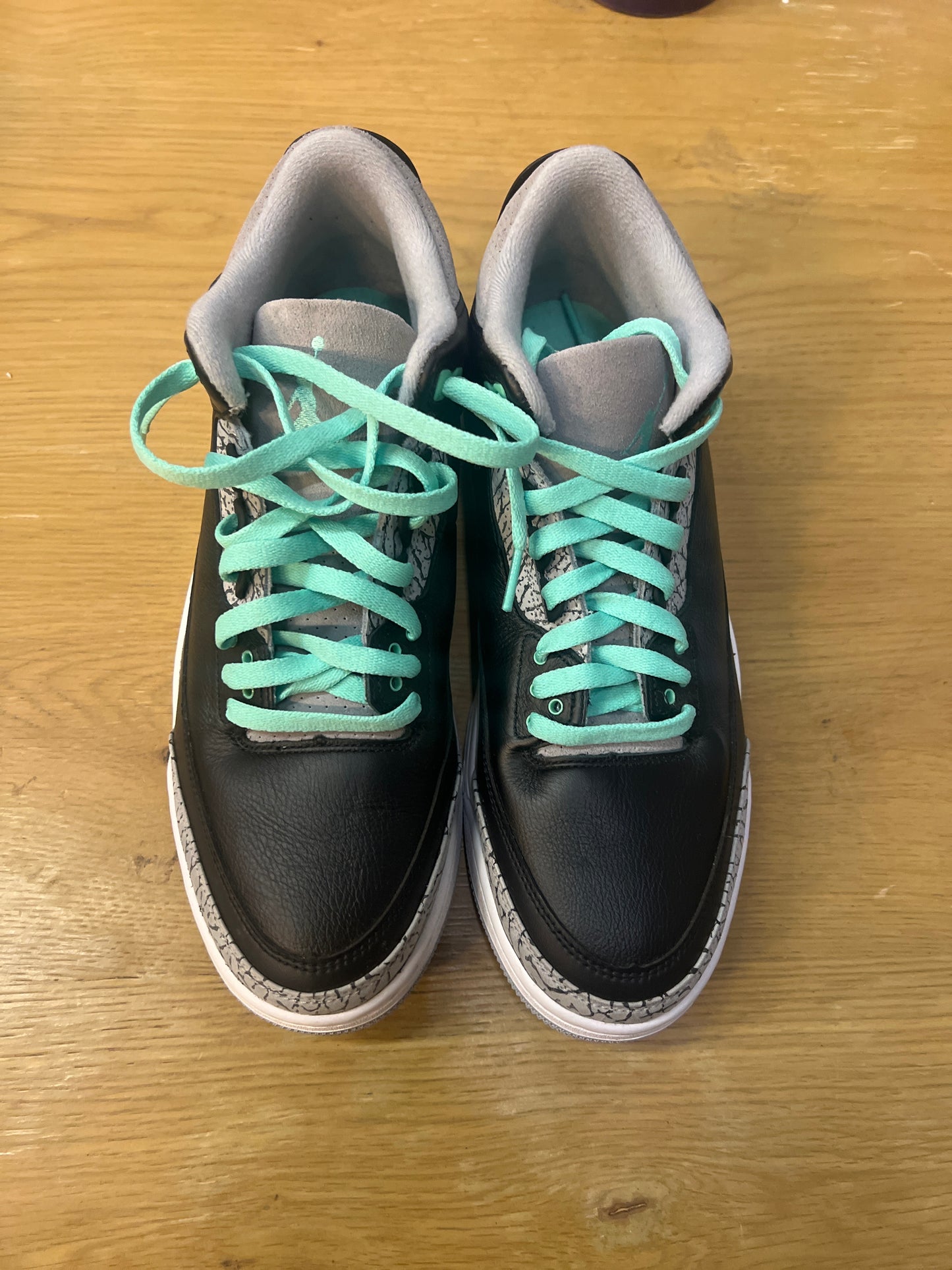 Jordan 3 green glow used12