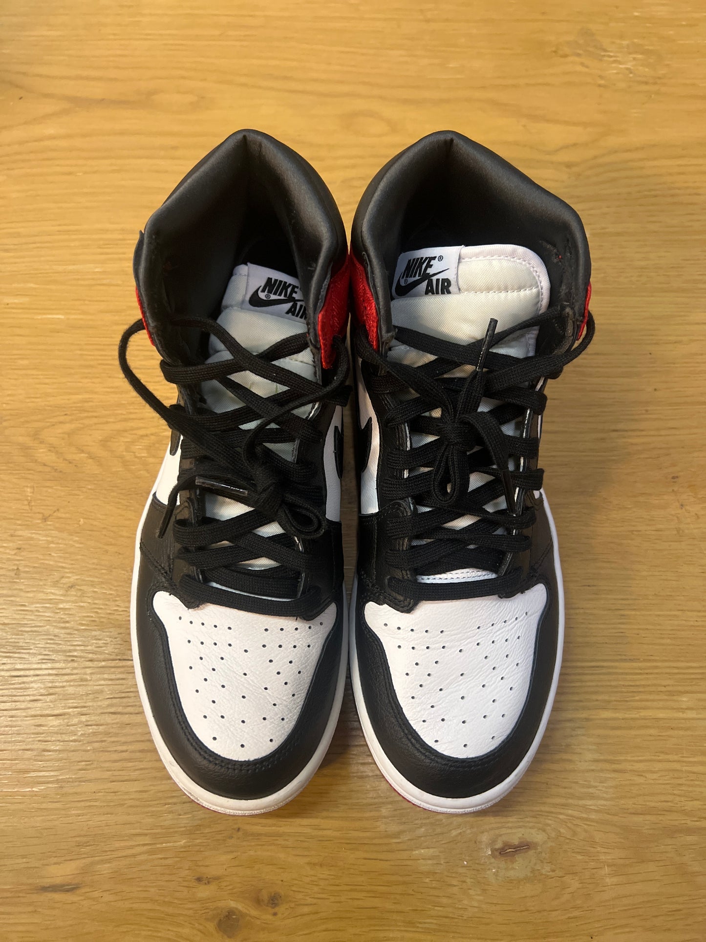 Air Jordan 1 satin