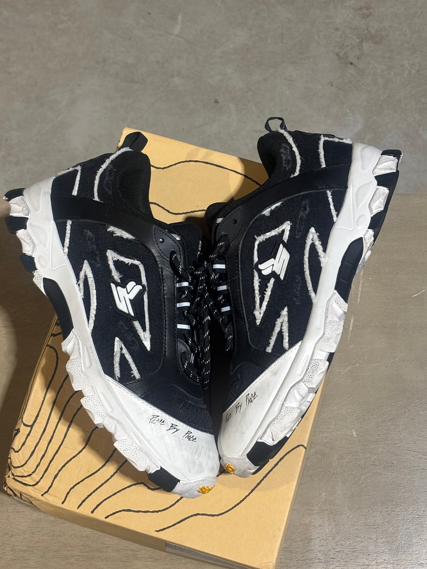 Sicko Hiking Sneakers White/Black Used Sz 9