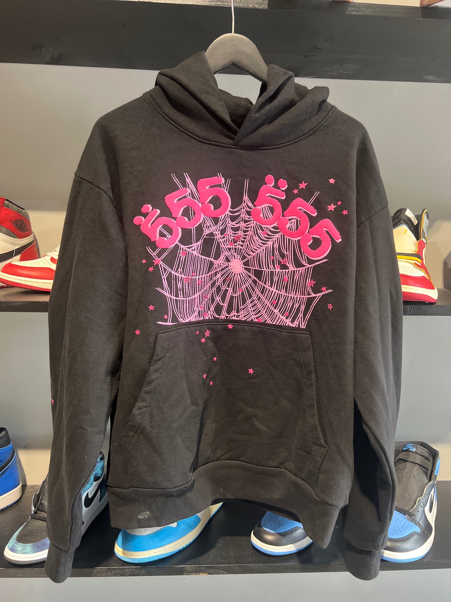555 sp5der black and pink hoodie