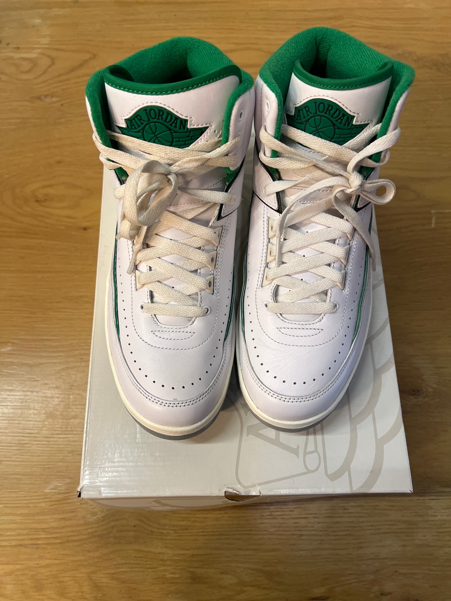 AIR JORDAN 2 RETRO LUCKY GREEN USED SIZE 9.5