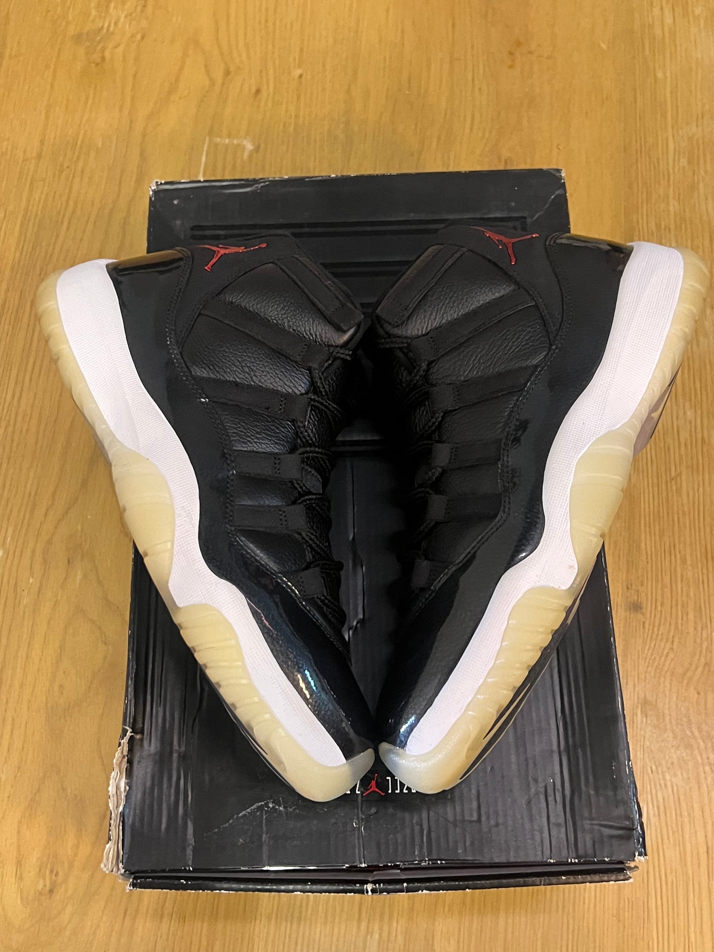AIR JORDAN 11 72-10 used sz 9