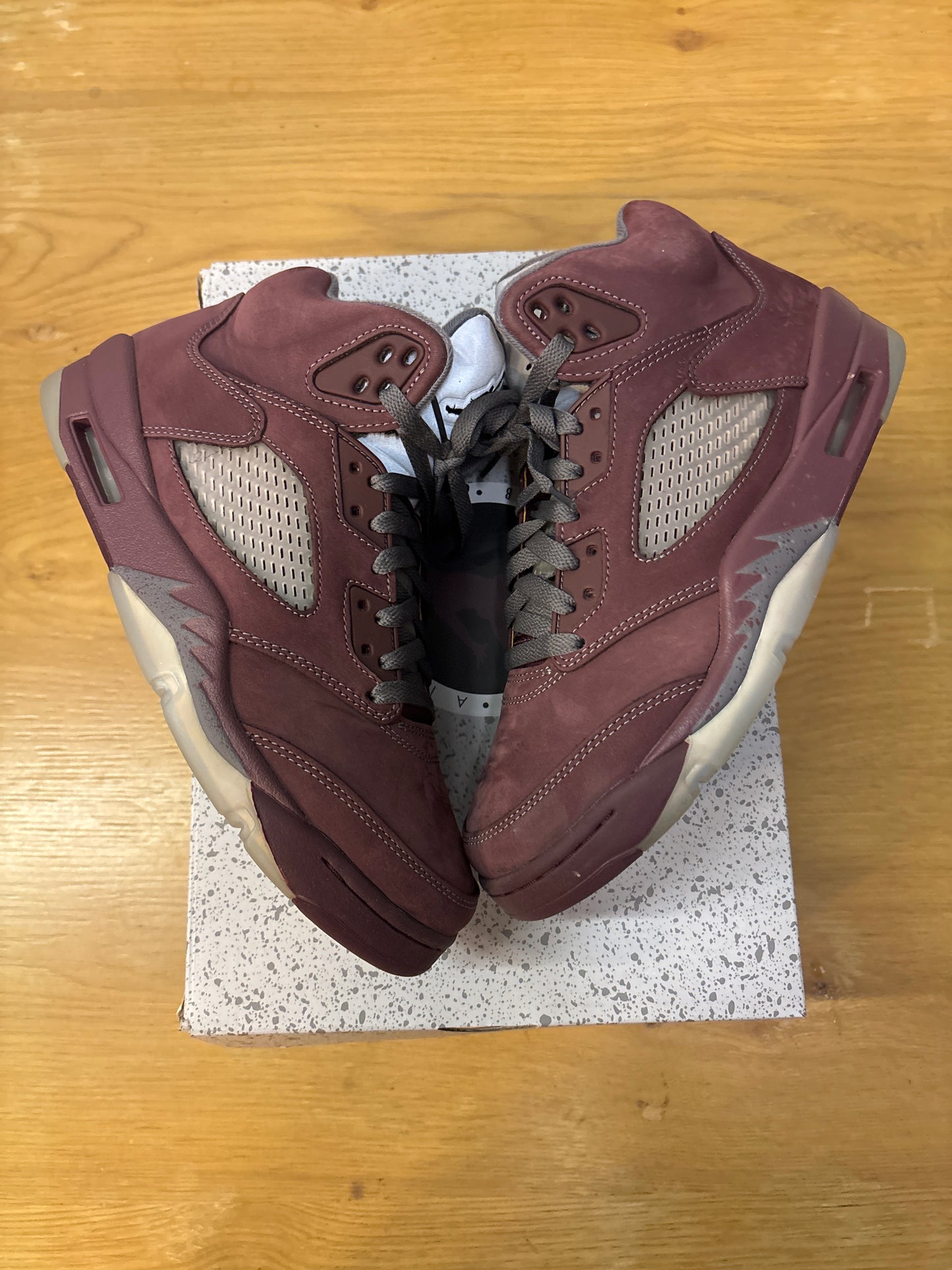 Jordan 5 burgundy used sz 8.5