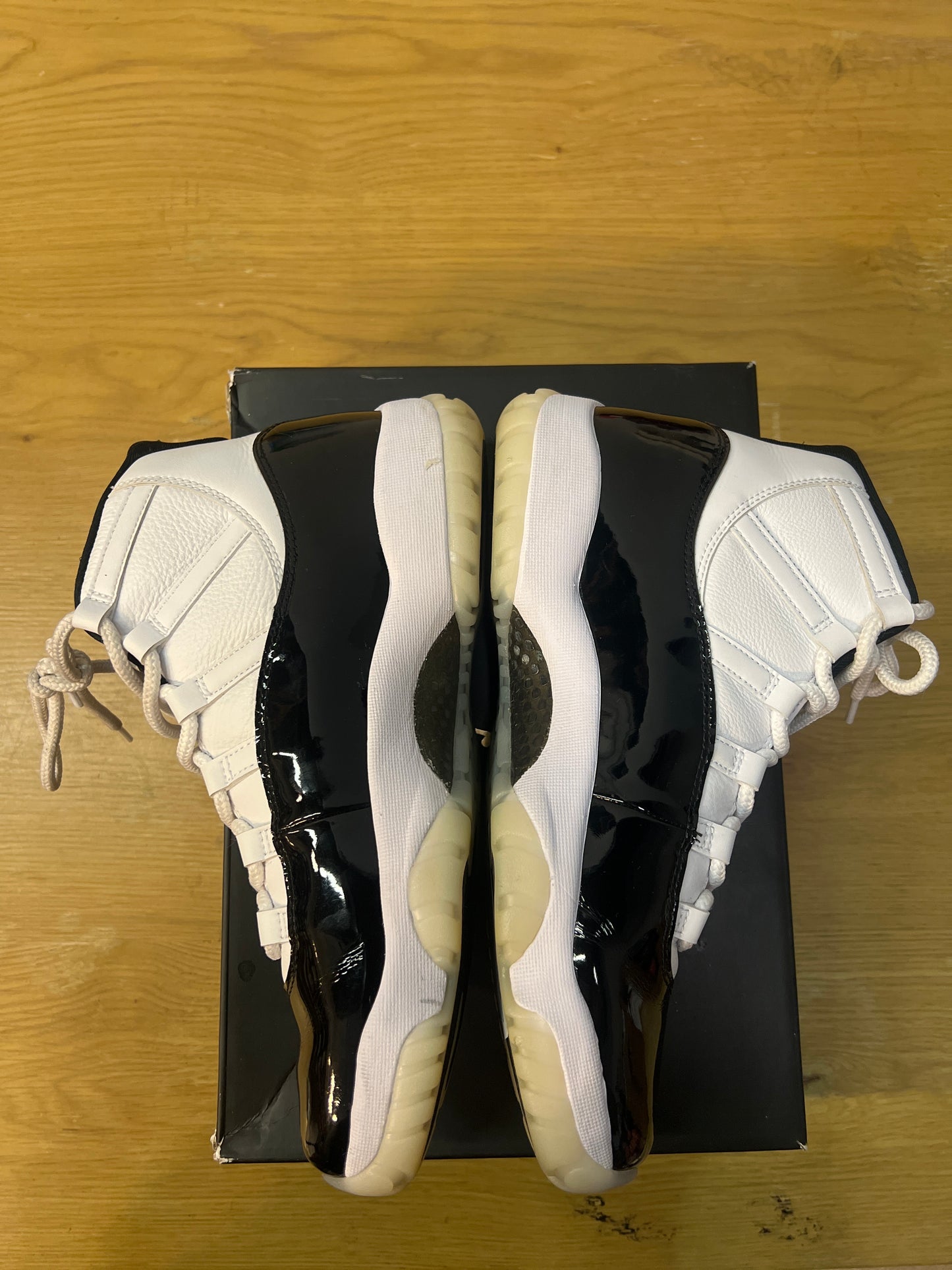 AIR JORDAN 11 RETRO DEFINING MOMENTS 2023 USED SIZE 11
