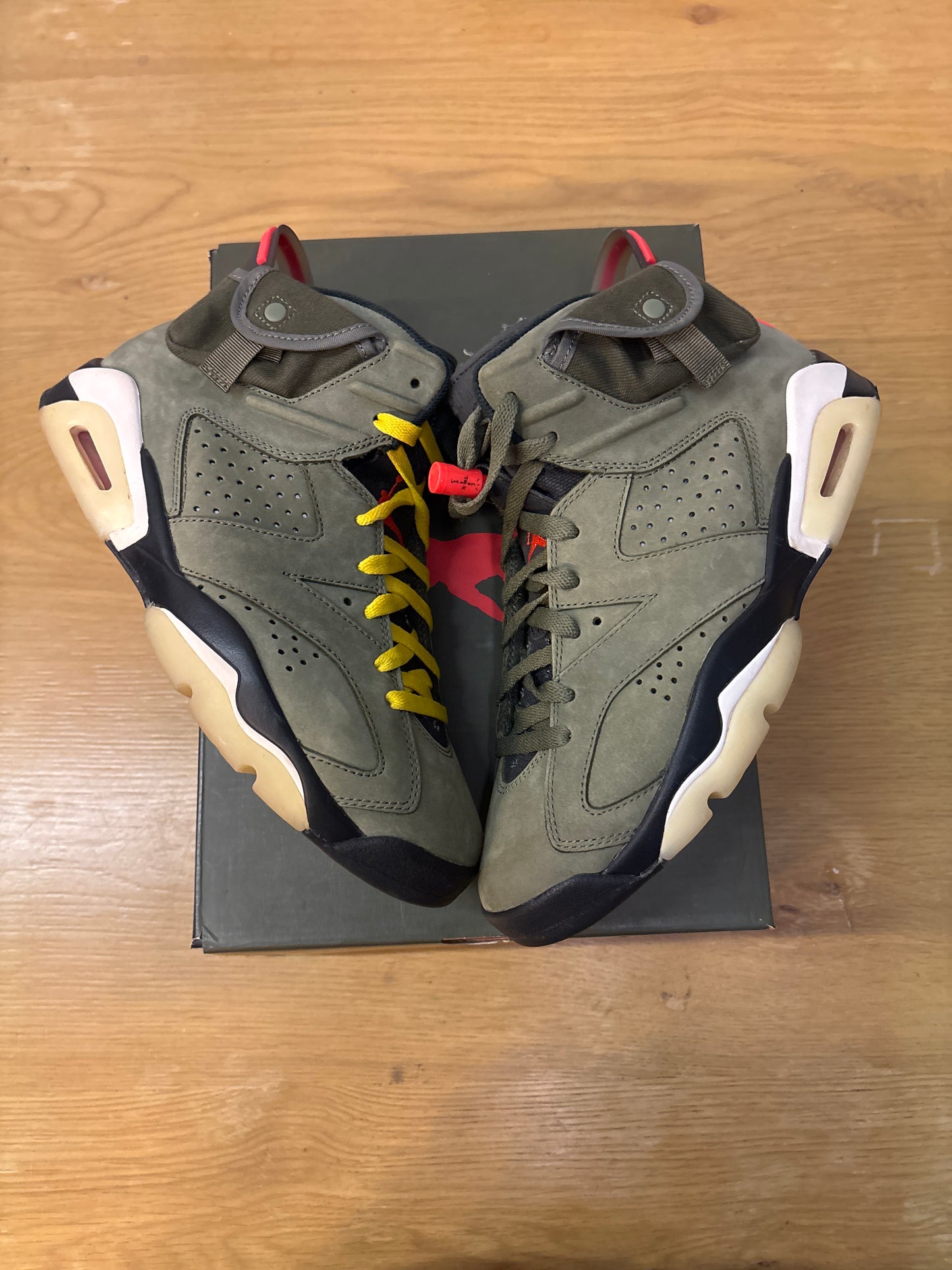 TRAVIS X JORDAN 6 OLIVE USED SIZE 8.5