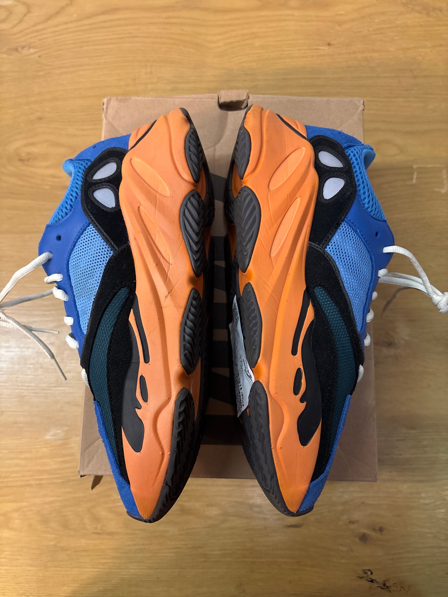 Yeezy 700 bright blue used Sz 10