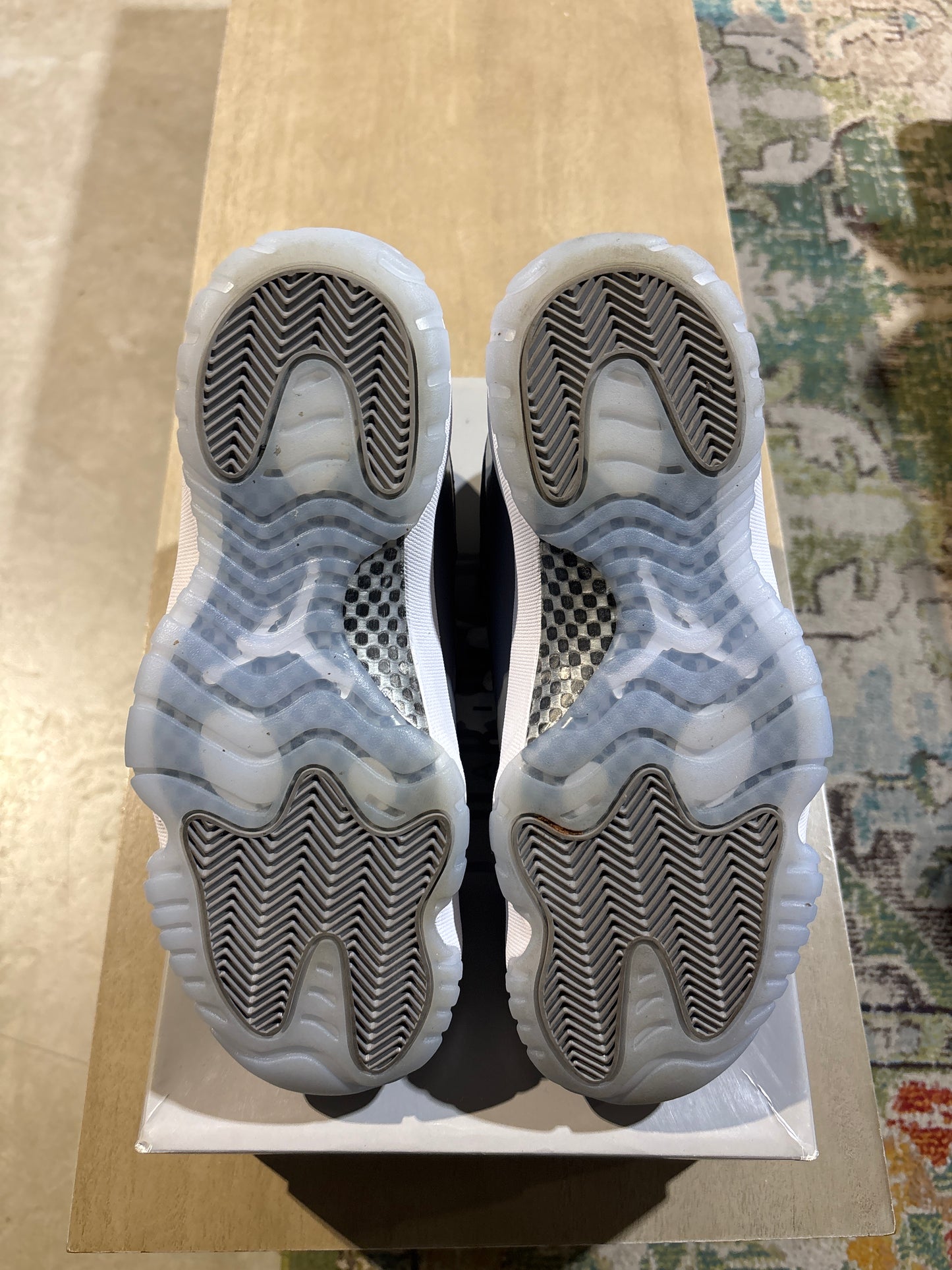 Jordan 11 cool grey used sz 9