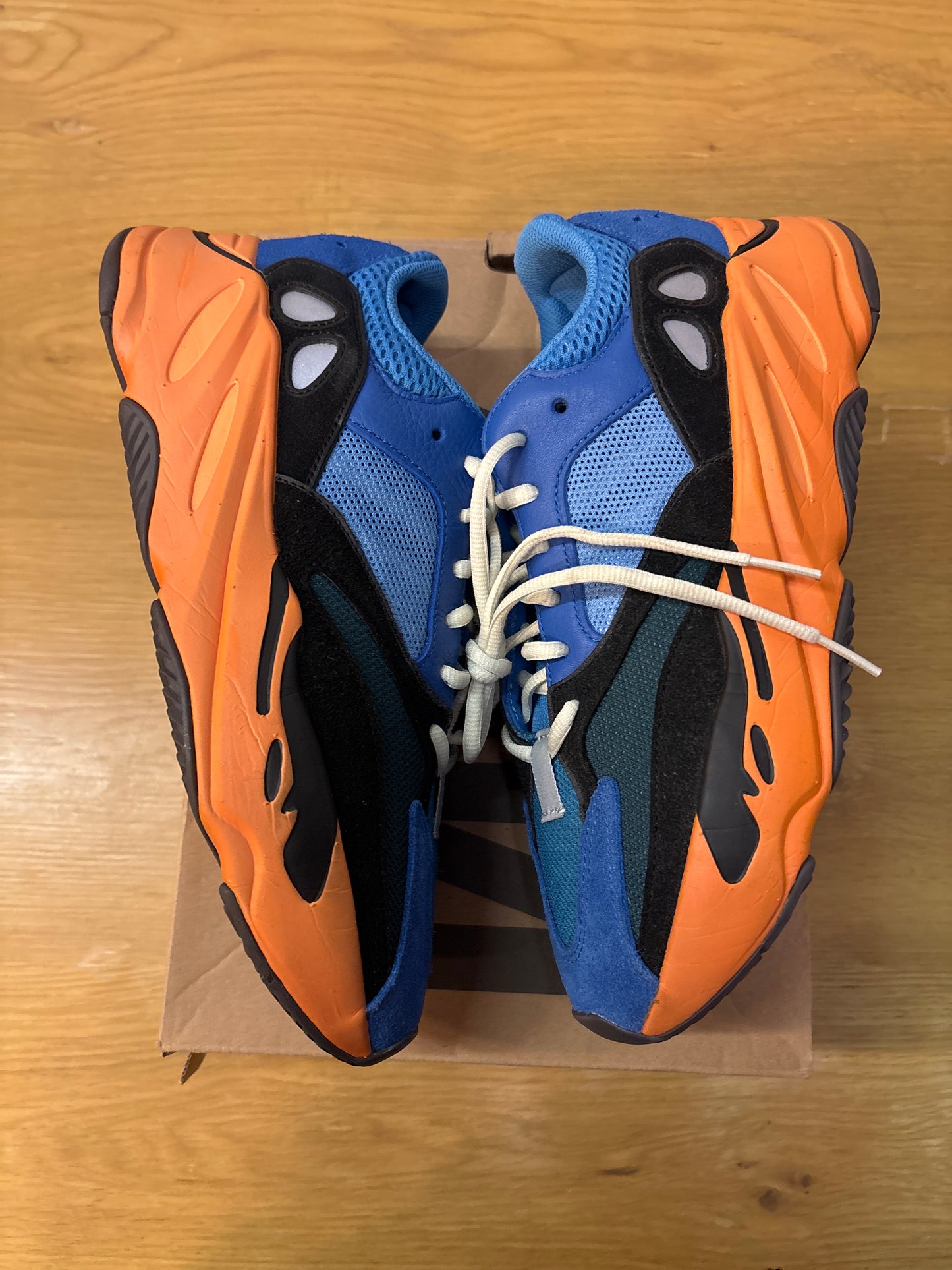 Yeezy 700 bright blue used Sz 10