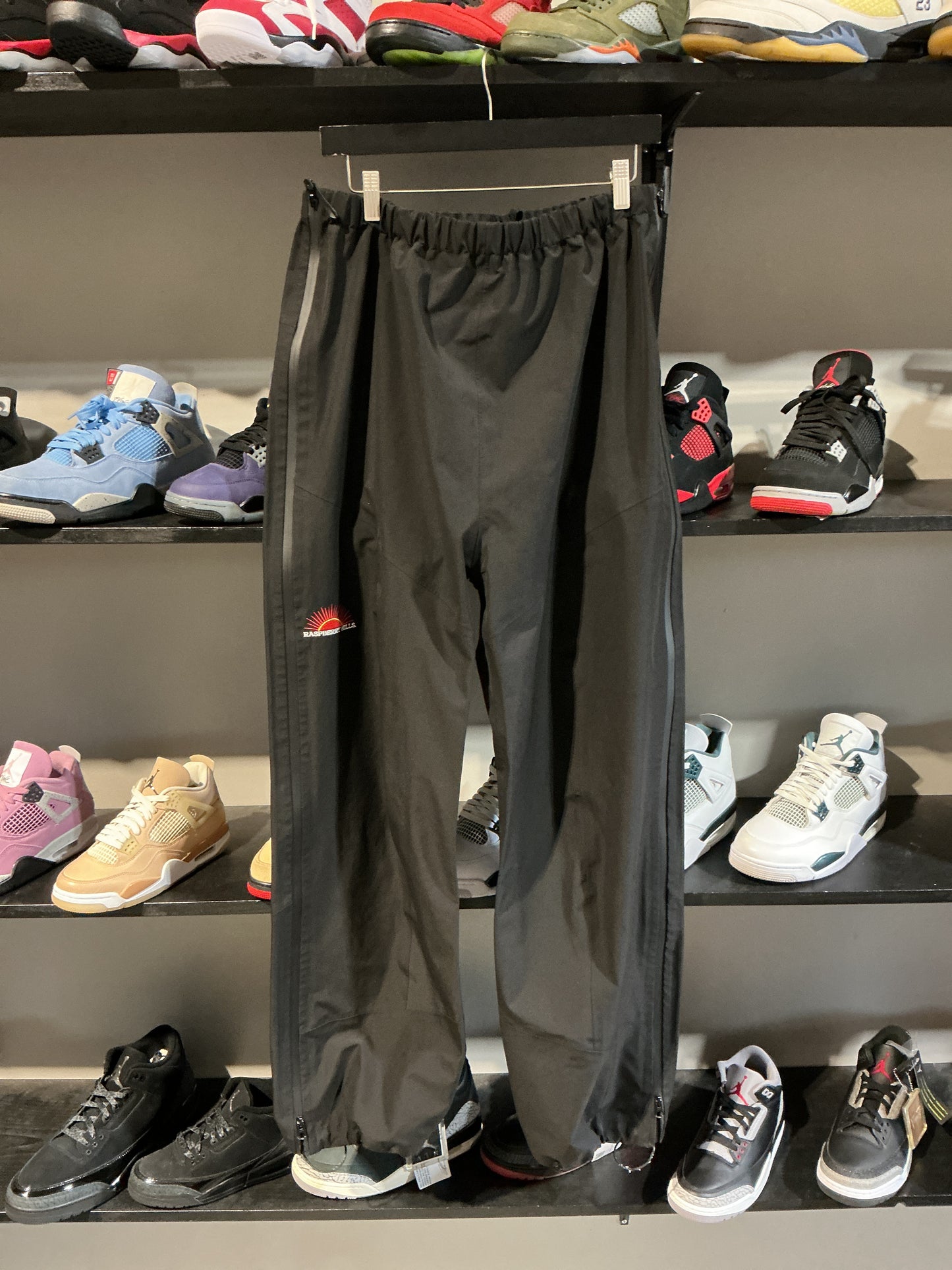 Gv Gallery Black Nylon Trail Pants Sz M
