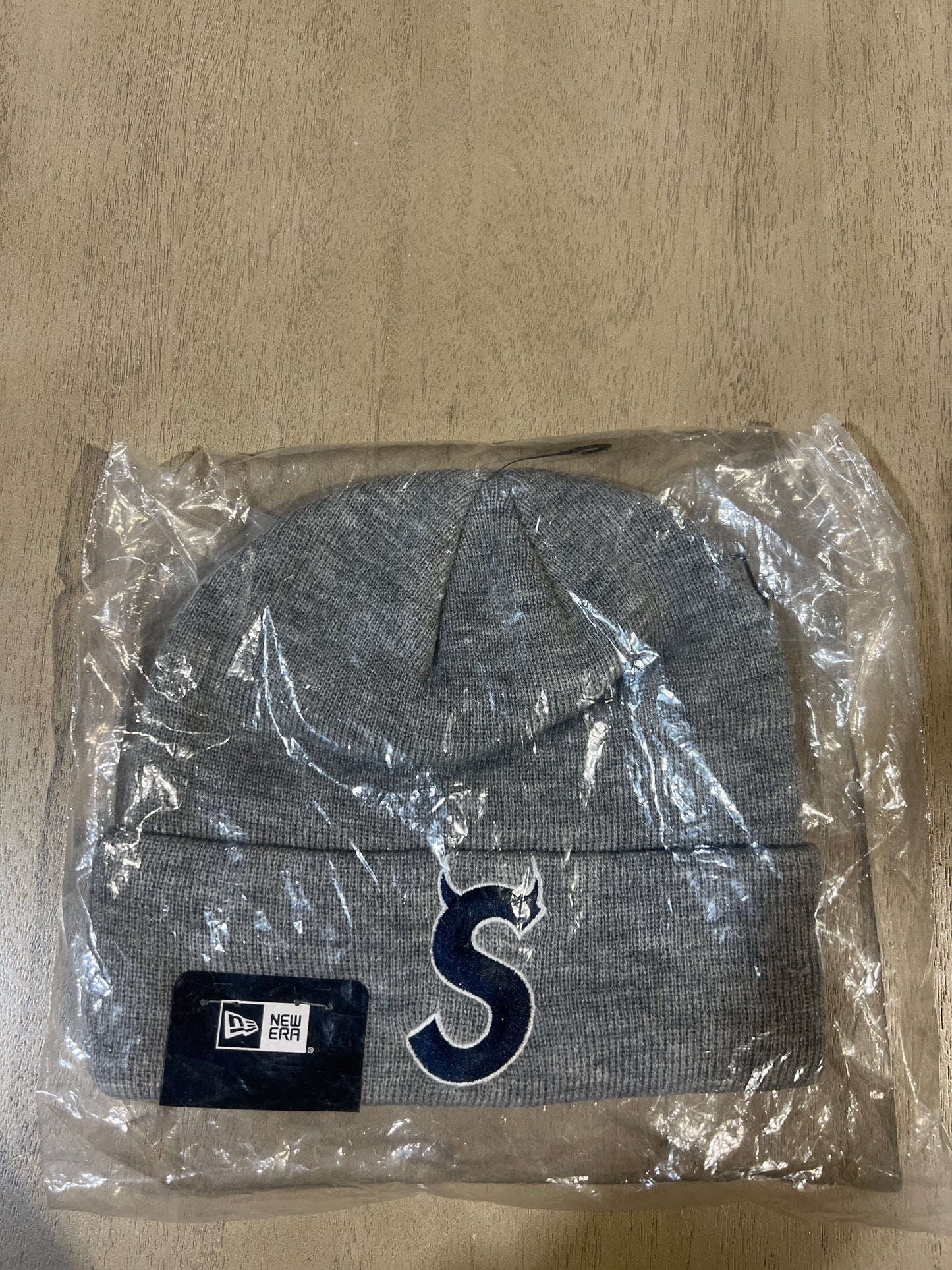 Grey new era supreme beanie grey navy