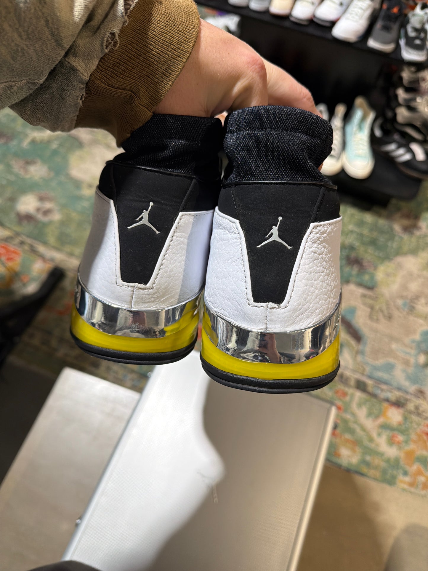 Jordan 17 lightning 2024 used sz 13