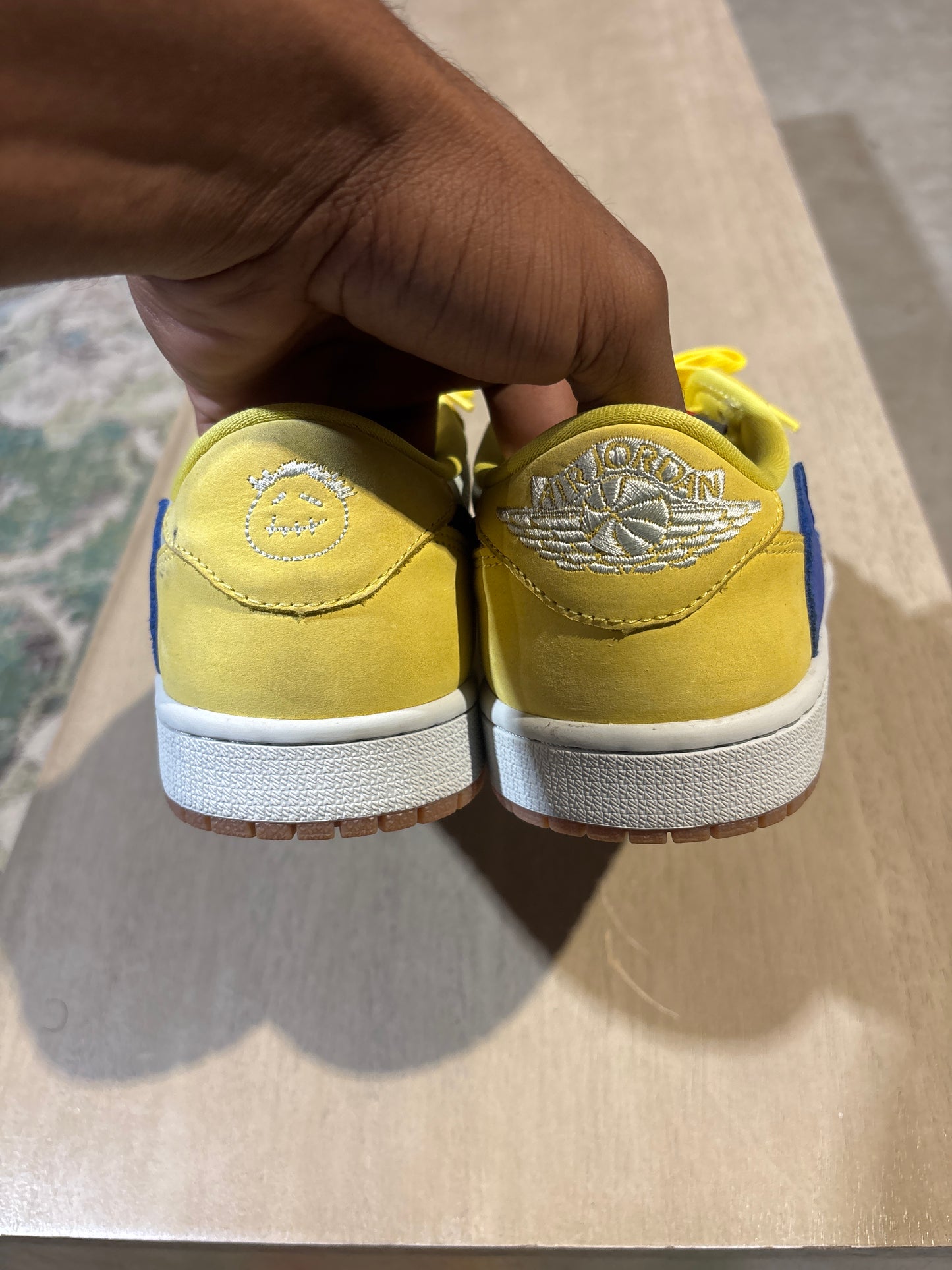JORDAN 1 TRAVIS CANARY USED SZ 9.5W NB (1)
