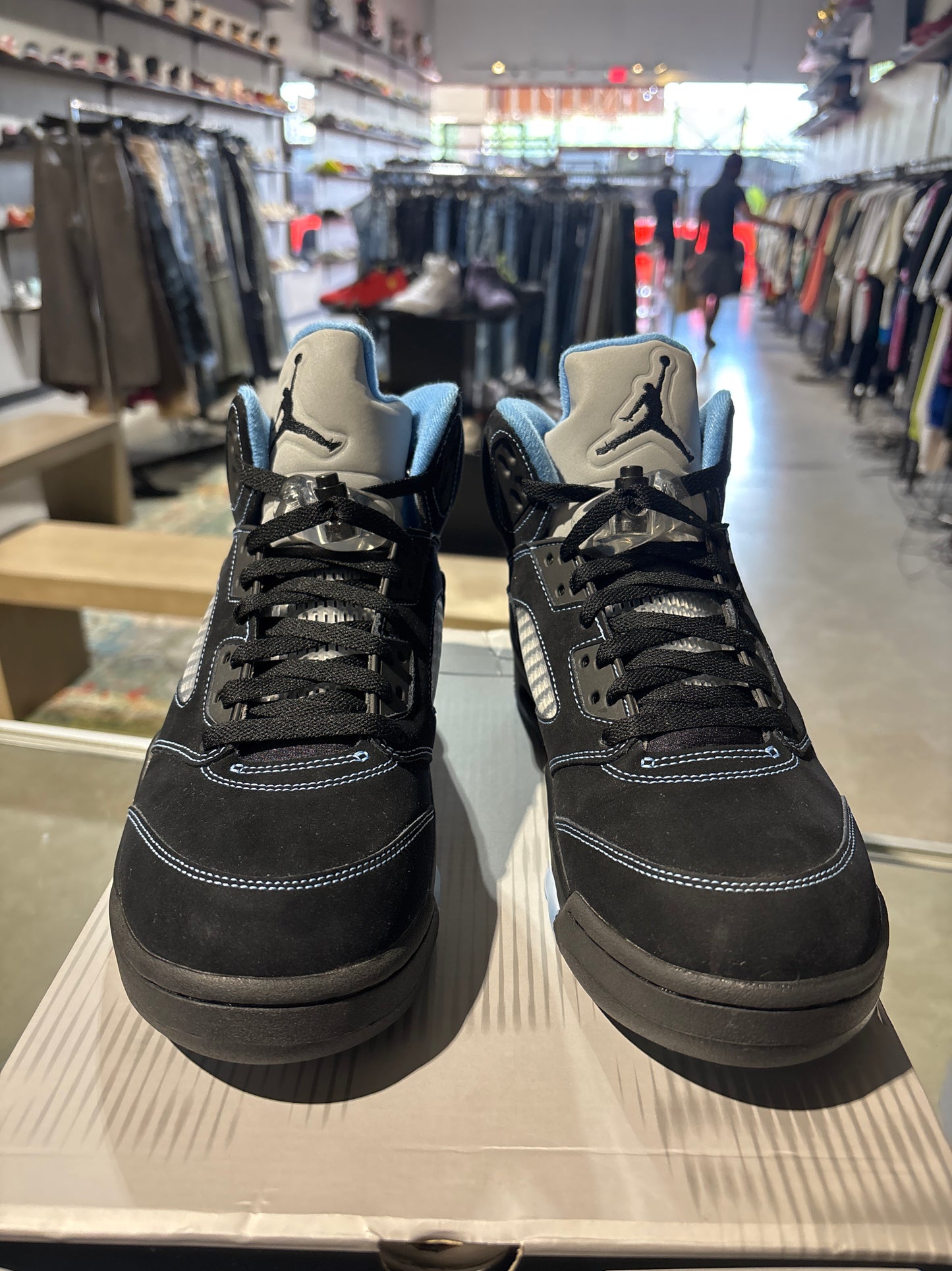 JORDAN 5 BLACK UNC BLUE (2026) USED SZ 9.5