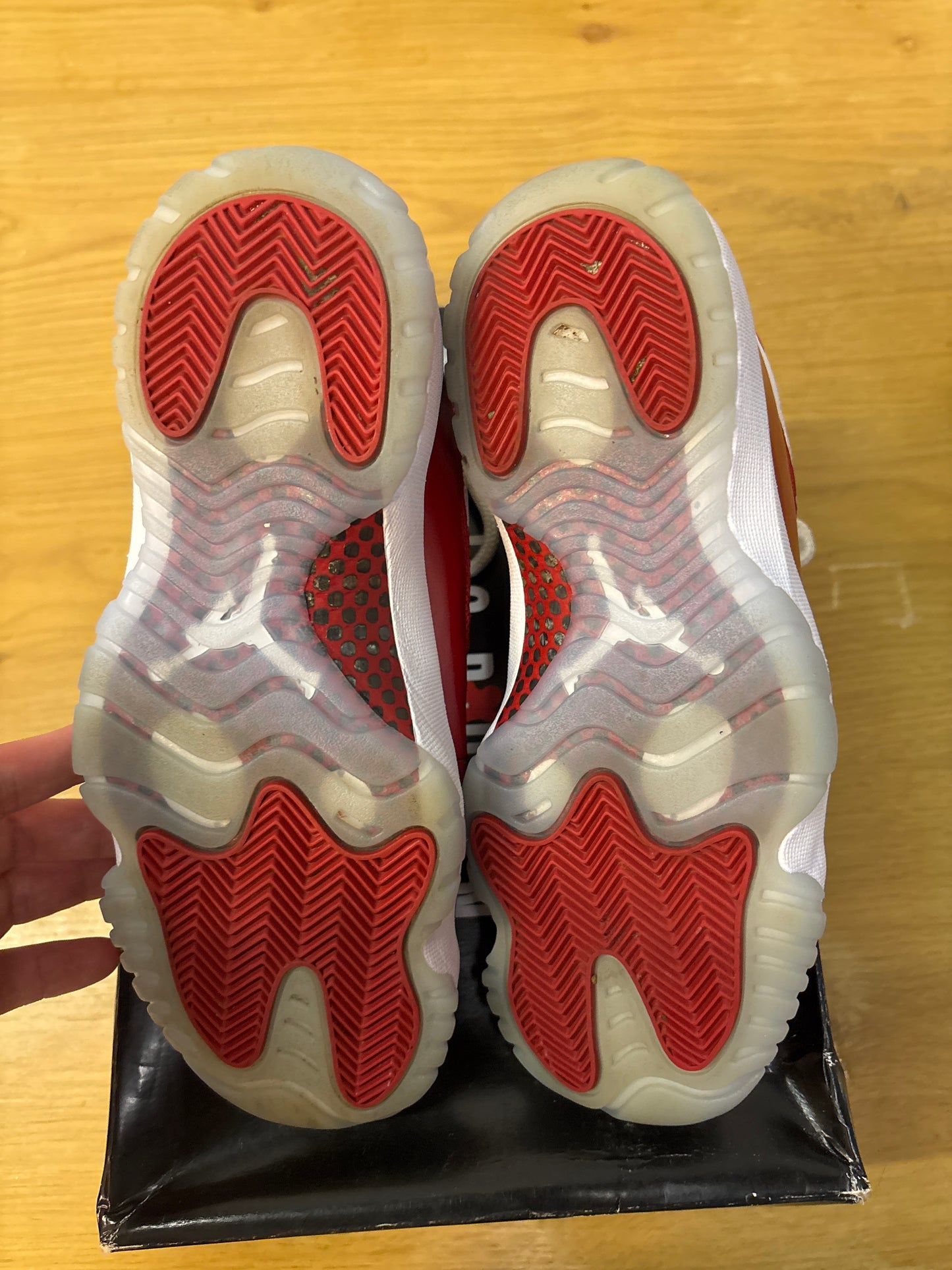 JORDAN 11 CHERRY Used Sz 8.5