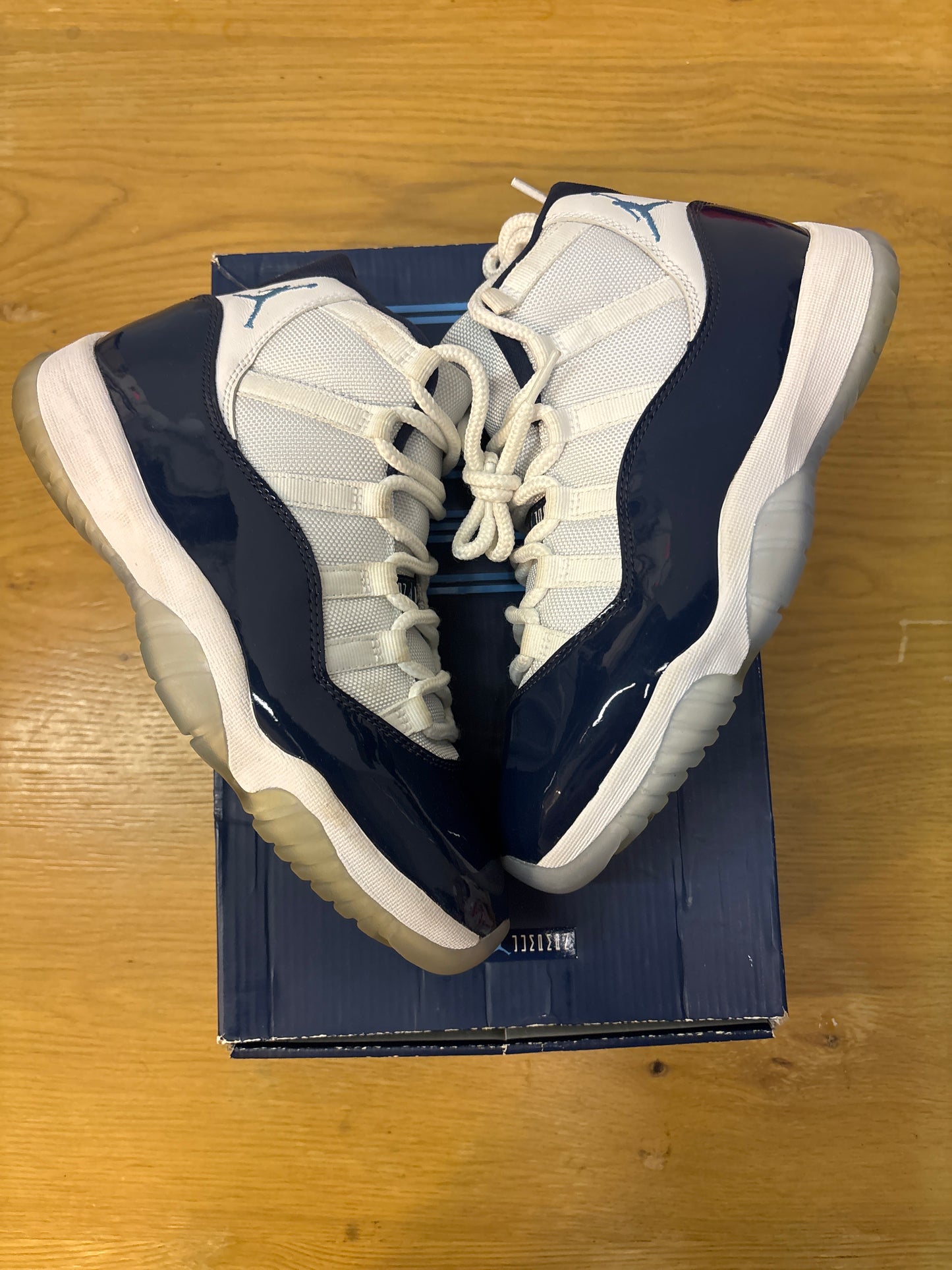 AIR JORDAN 11 RETRO WIN LIKE 82 Used Sz 8