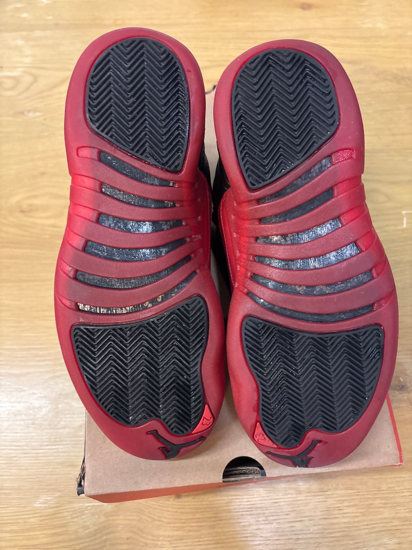 JORDAN 12 FLU GAME 2025 Used Sz 8