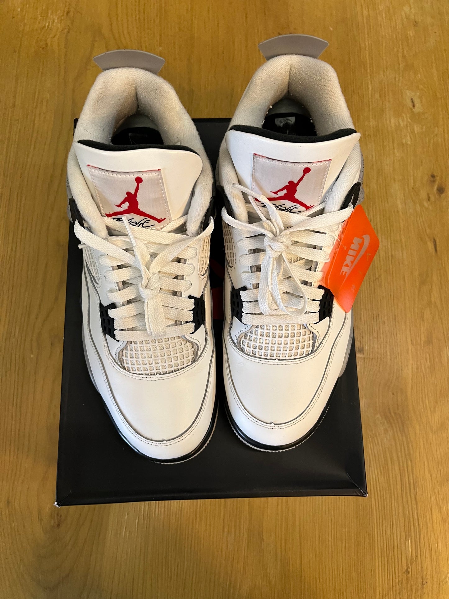 Jordan 4 White cement used size 10.5