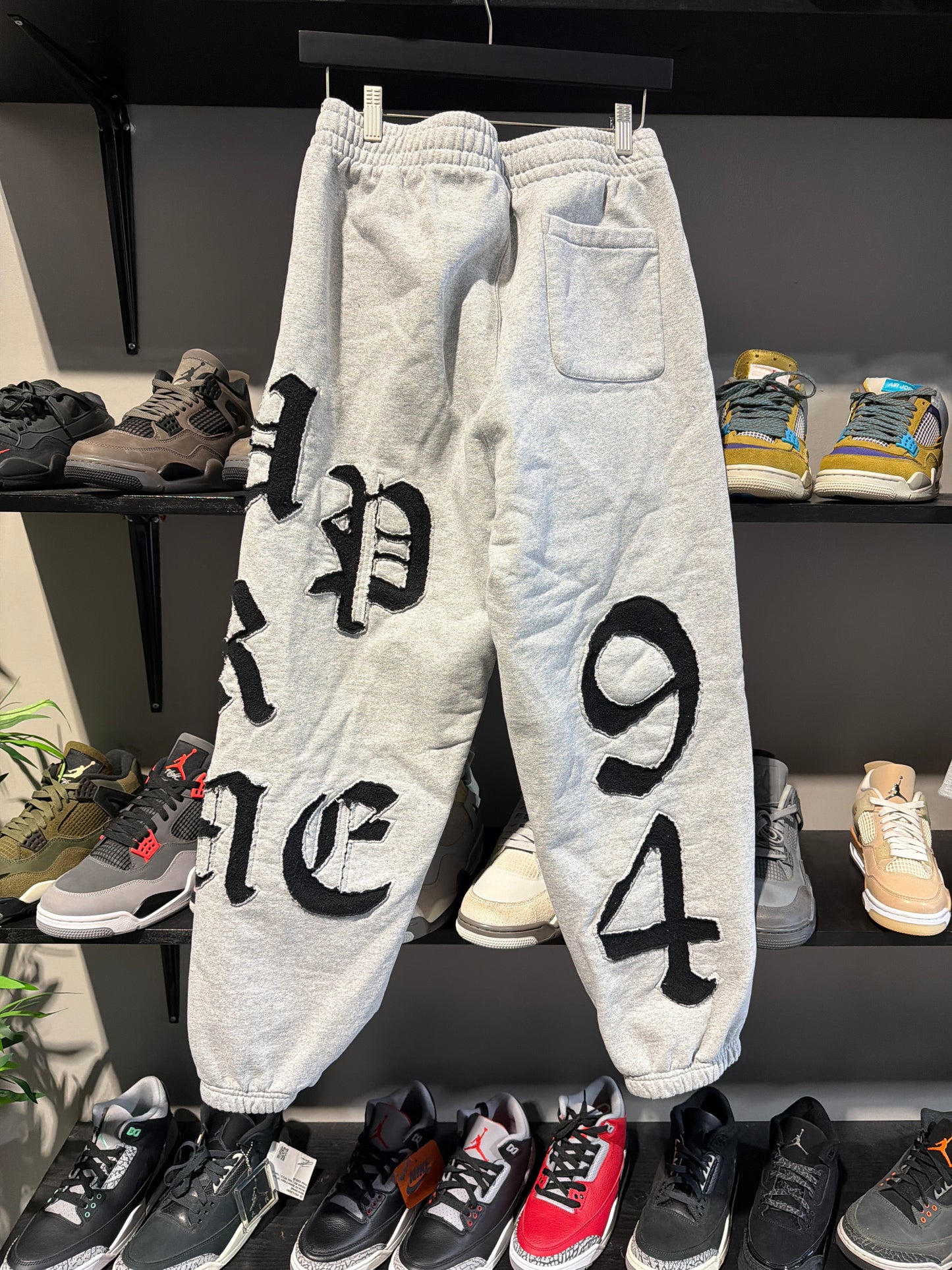 SUPREME CUT OUT SWEATPANTS GREY/BLACK