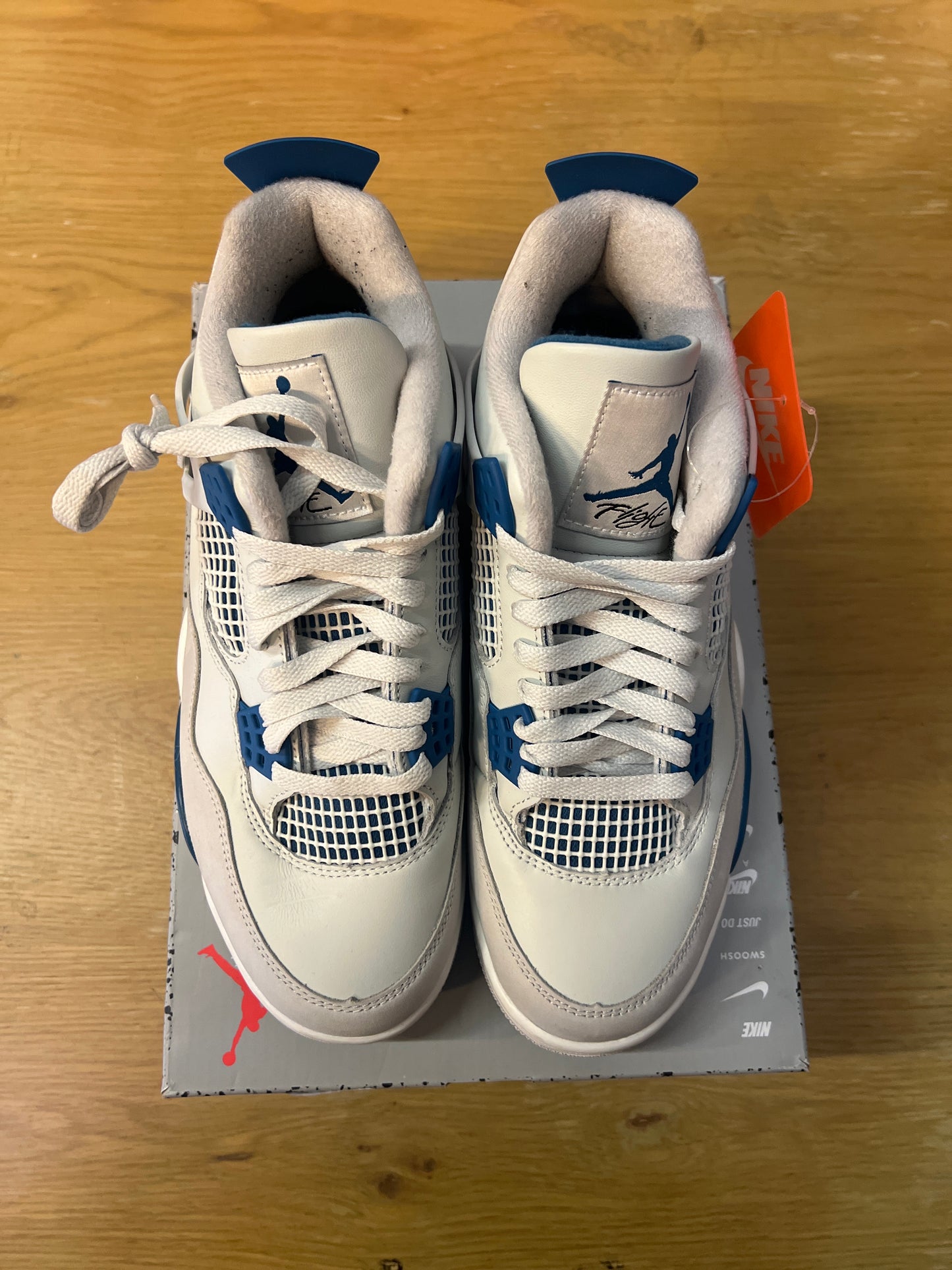 AIR JORDAN 4 RETRO MILITARY BLUE 2024 USED SIZE 8.5