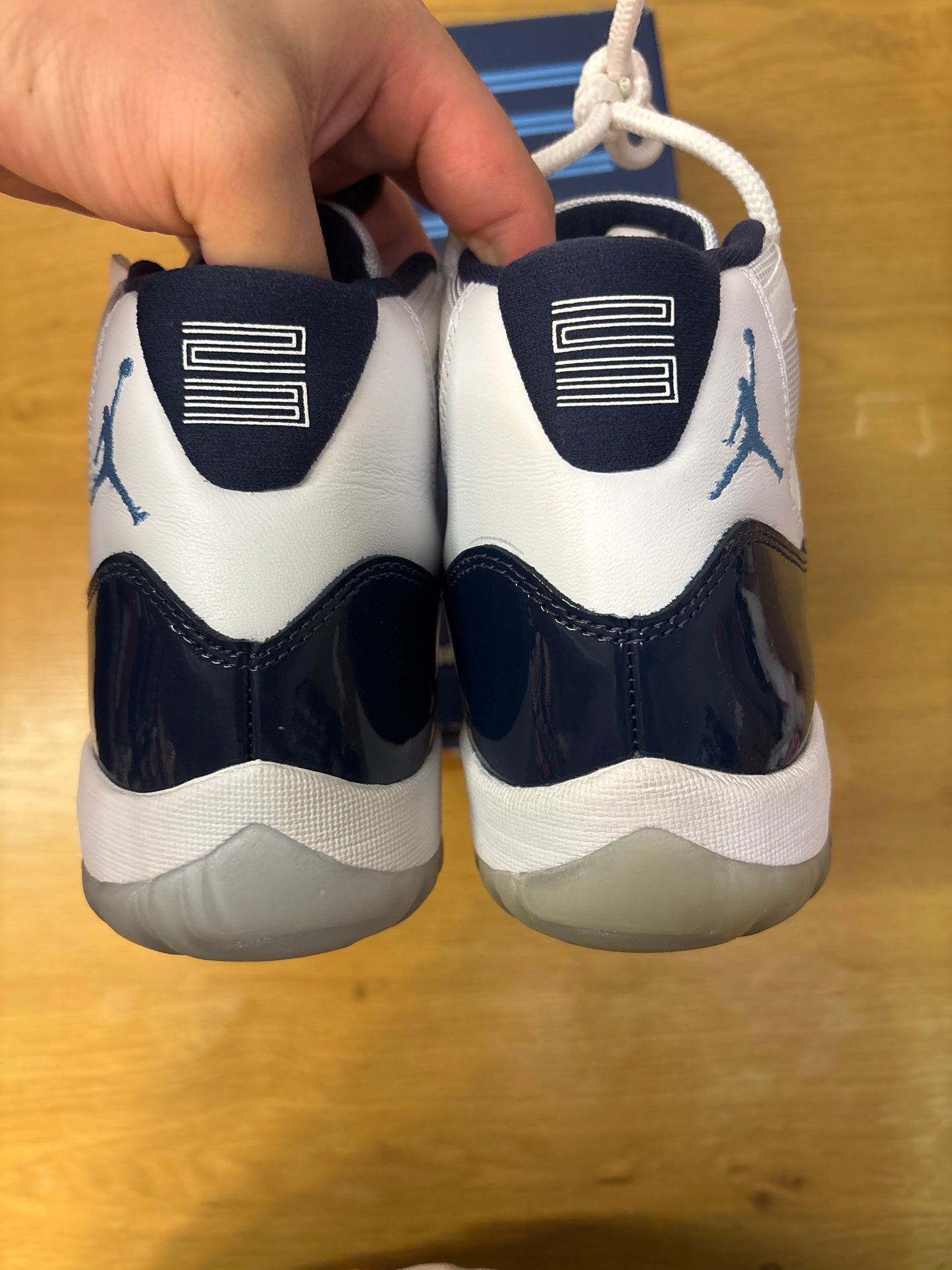 AIR JORDAN 11 RETRO WIN LIKE 82 Used Sz 8