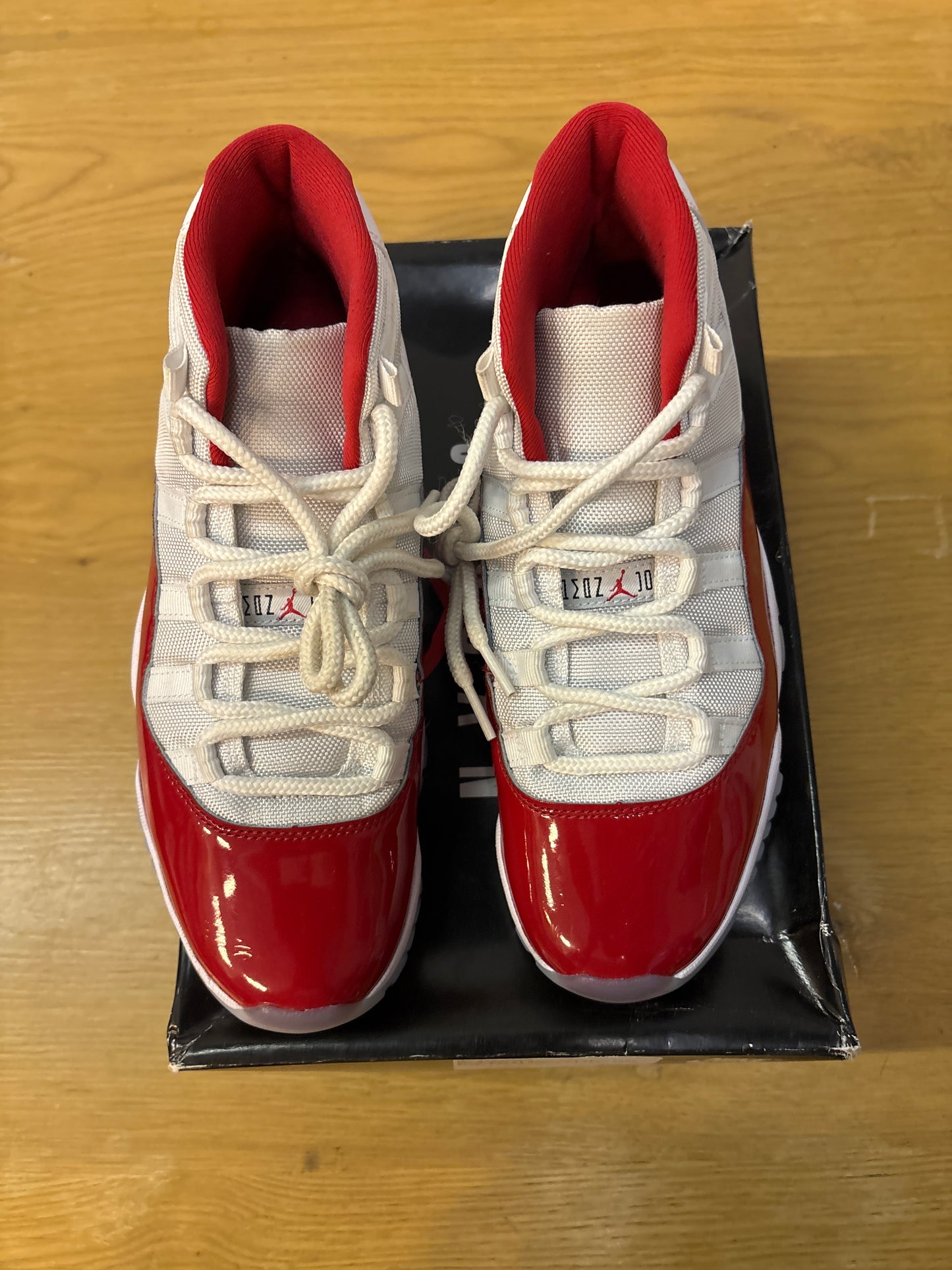 JORDAN 11 CHERRY Used Sz 8.5