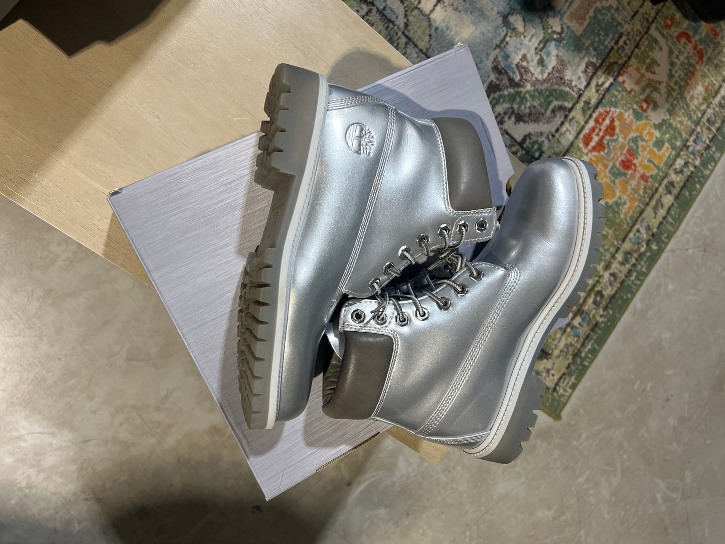 Veneda Carter silver Timbs used sz 7.5