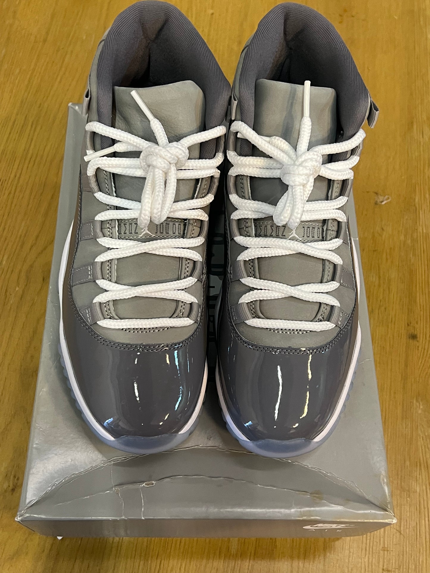 AIR JORDAN 11 cool grey used sz 9