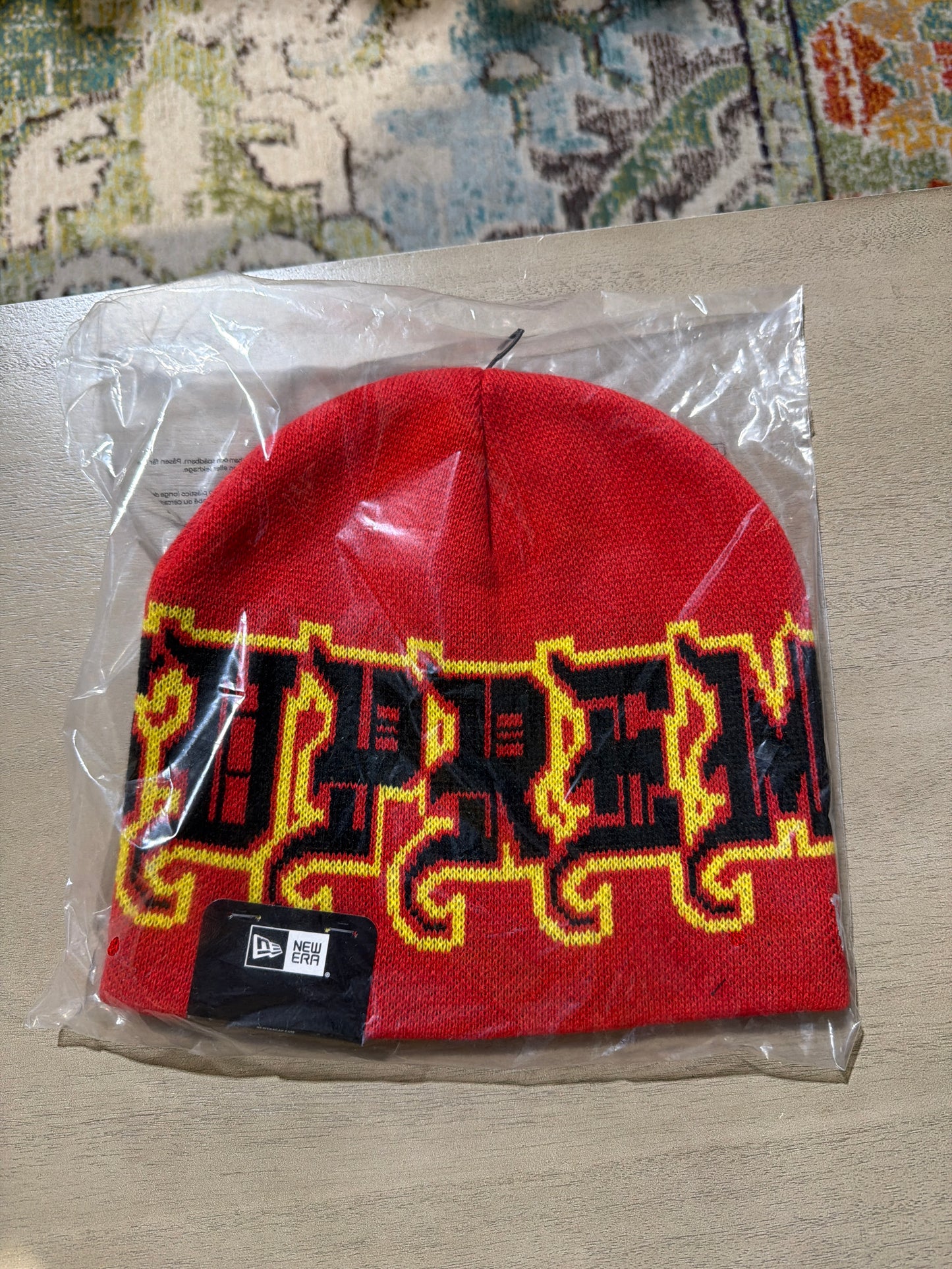SUPREME NEW ERA OUTLINE BEANIE RED