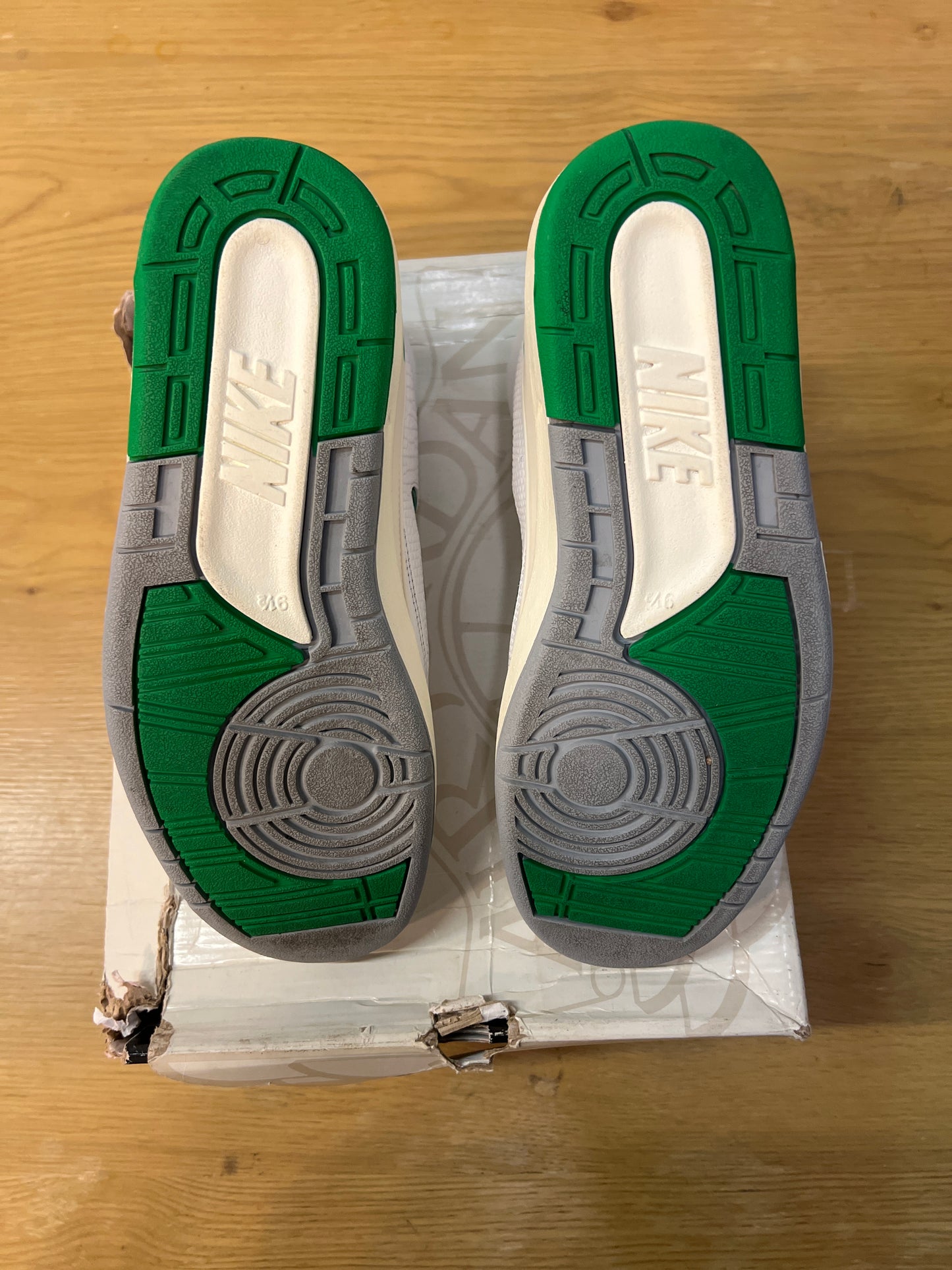 JORDAN 2 LUCKY GREEN USED SZ 9.5
