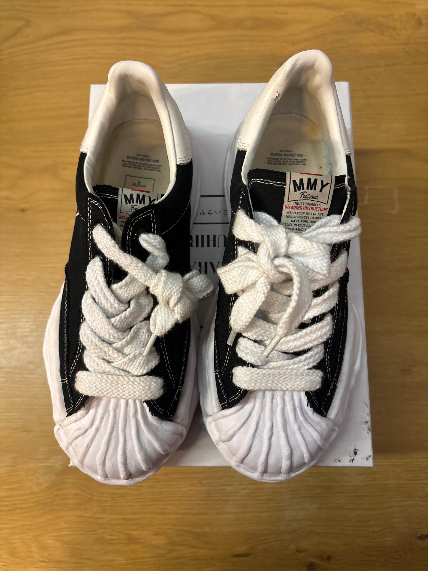 Maison mihara white and black Blakey used Sz 10