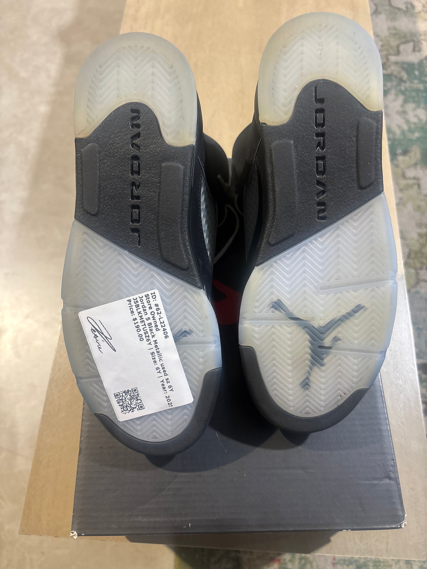 Jordan 5 Black Metallic used sz 6Y