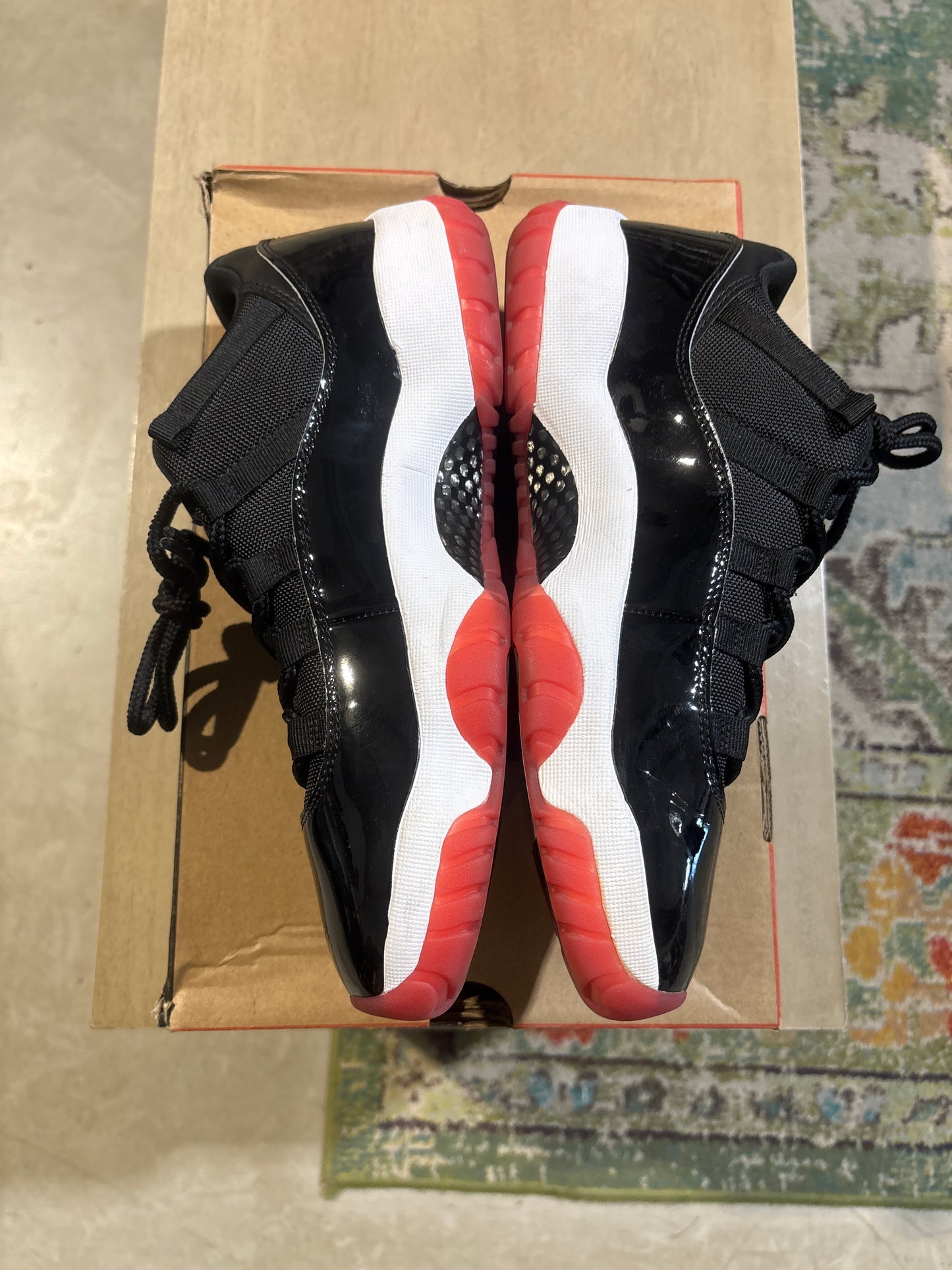Jordan 11 Bred low Used Sz 9.5