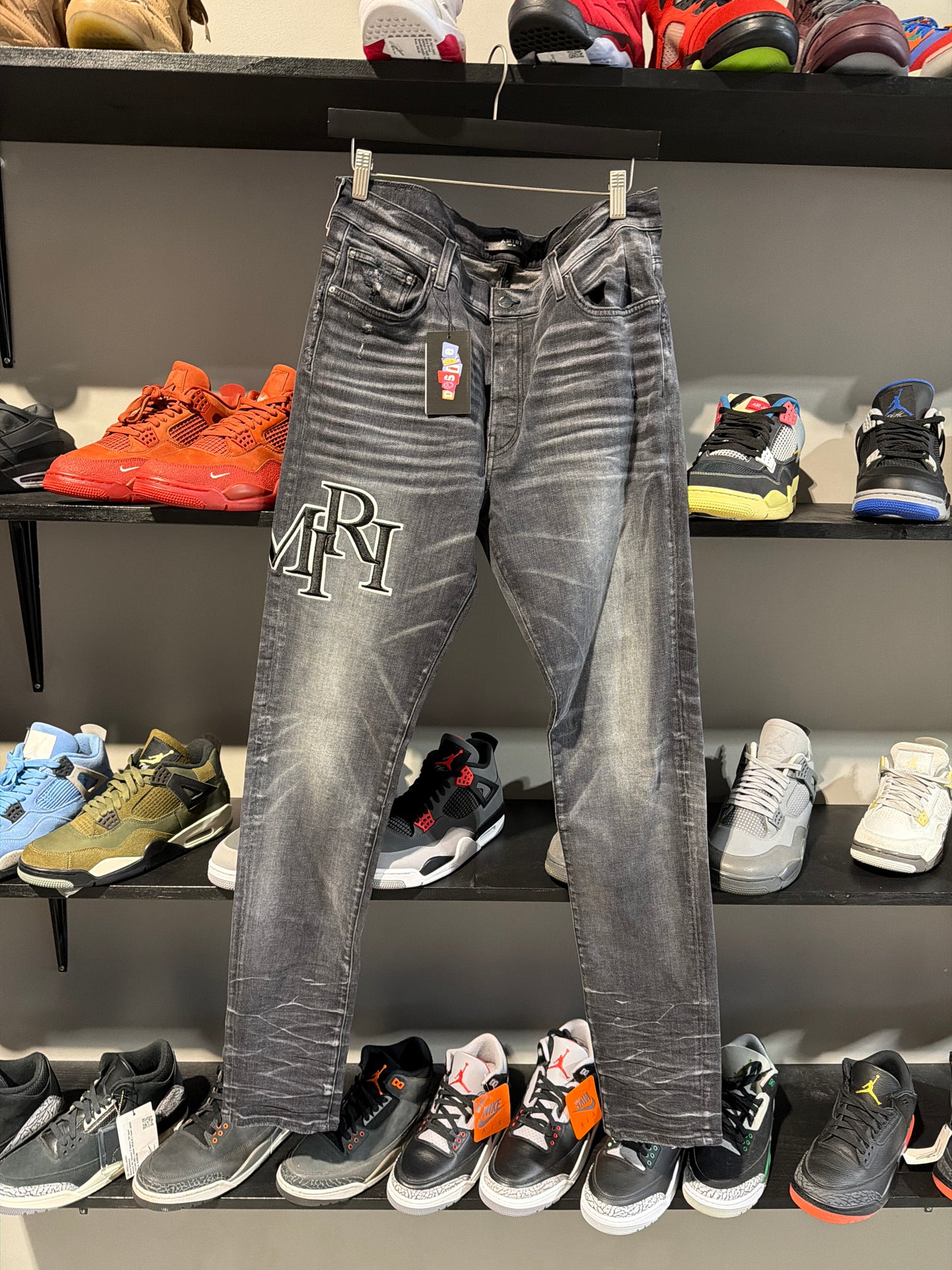 Amiri skinny denim spellout black/white on grey