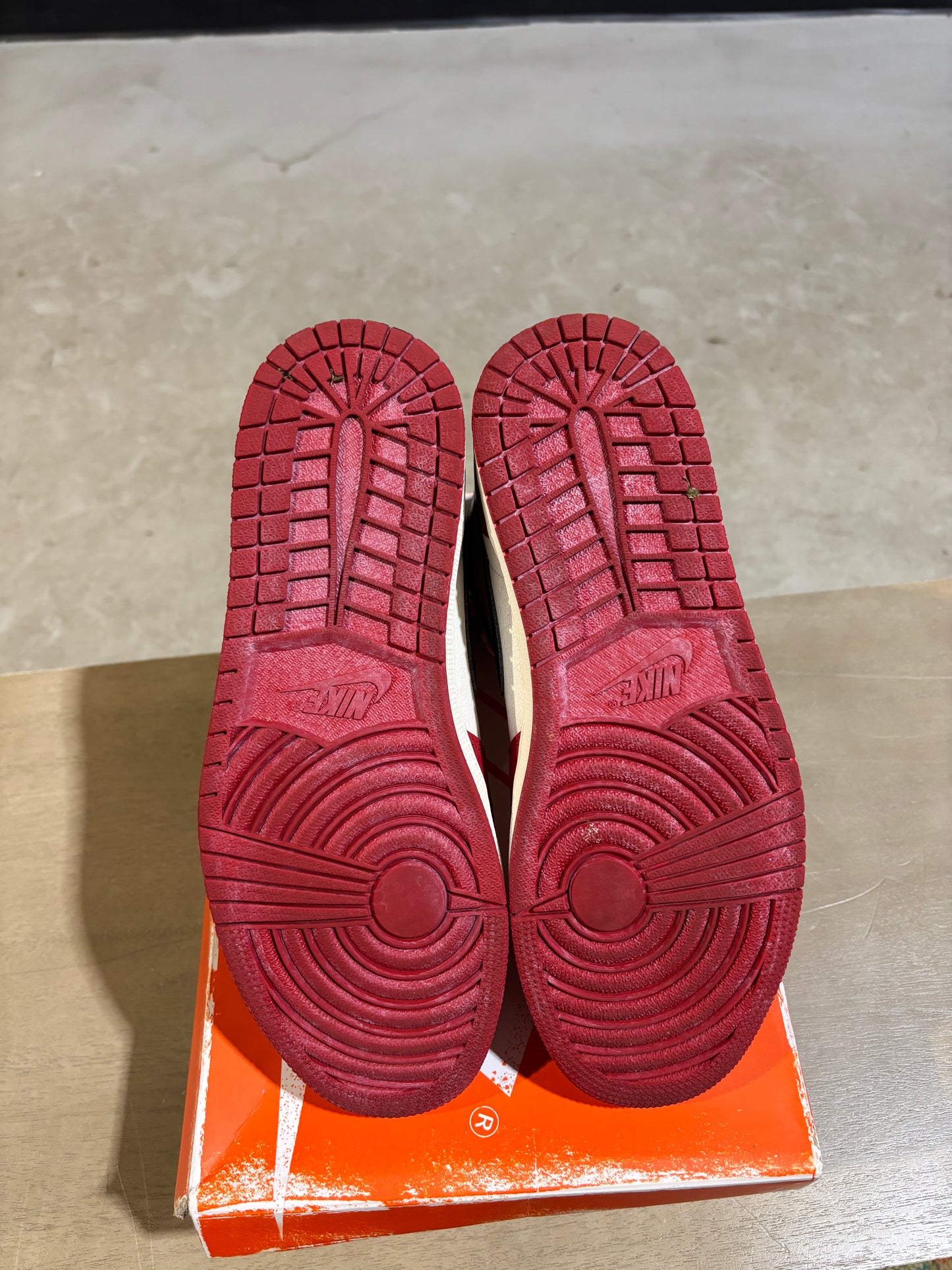 Jordan 1 lost and found used sz 10.5